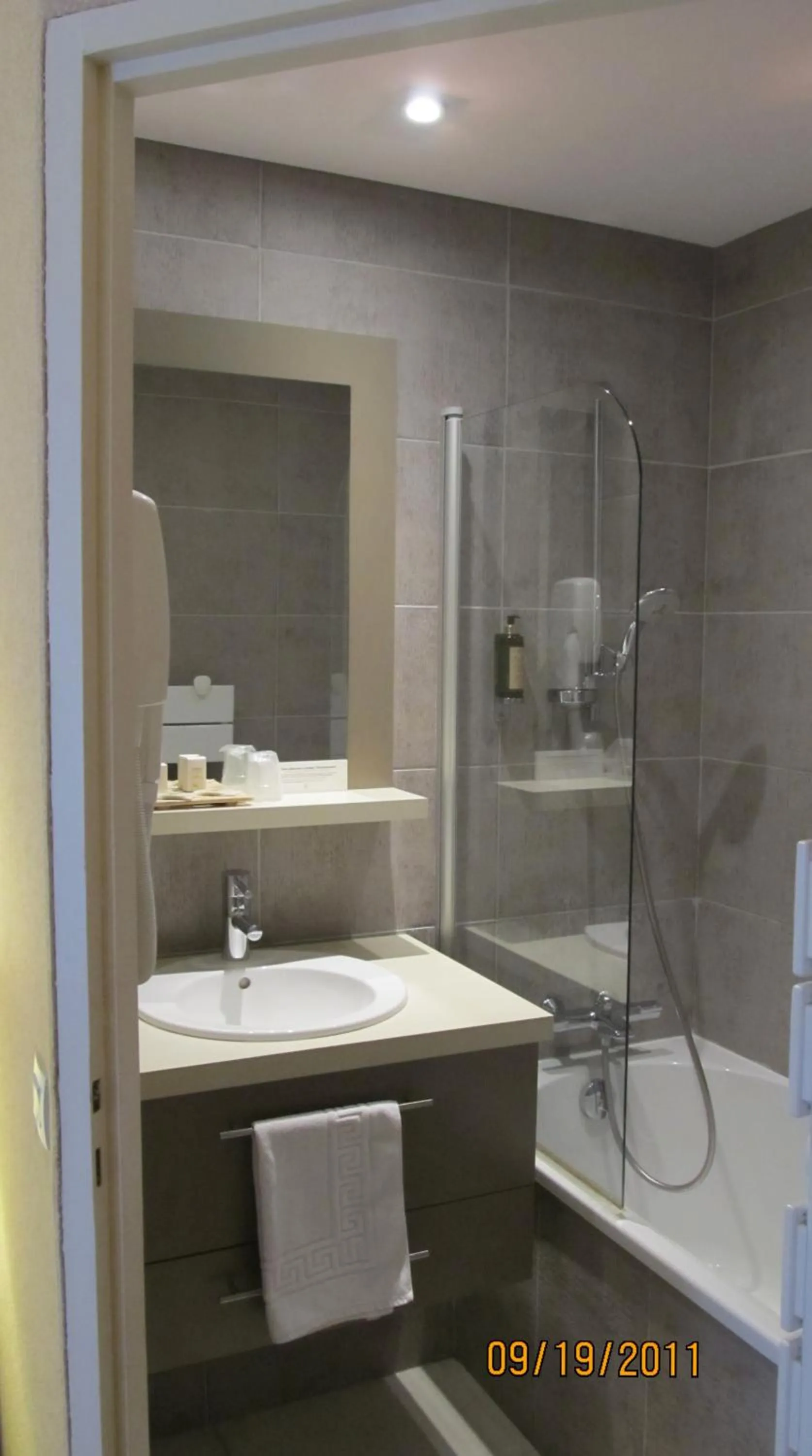 Deluxe Double Room with Lounge in Le Trophée By M Hôtel Spa