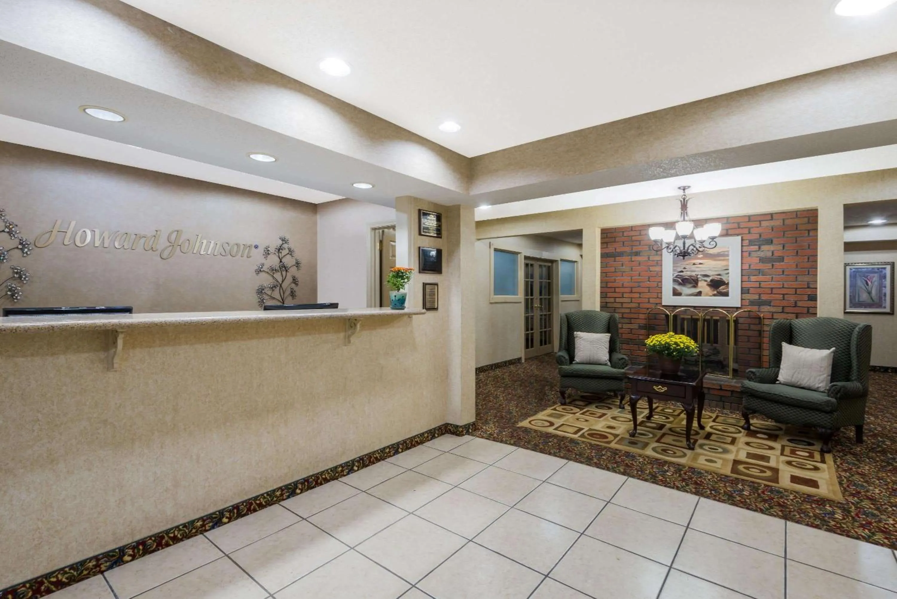 Lobby or reception in Howard Johnson by Wyndham Springfield