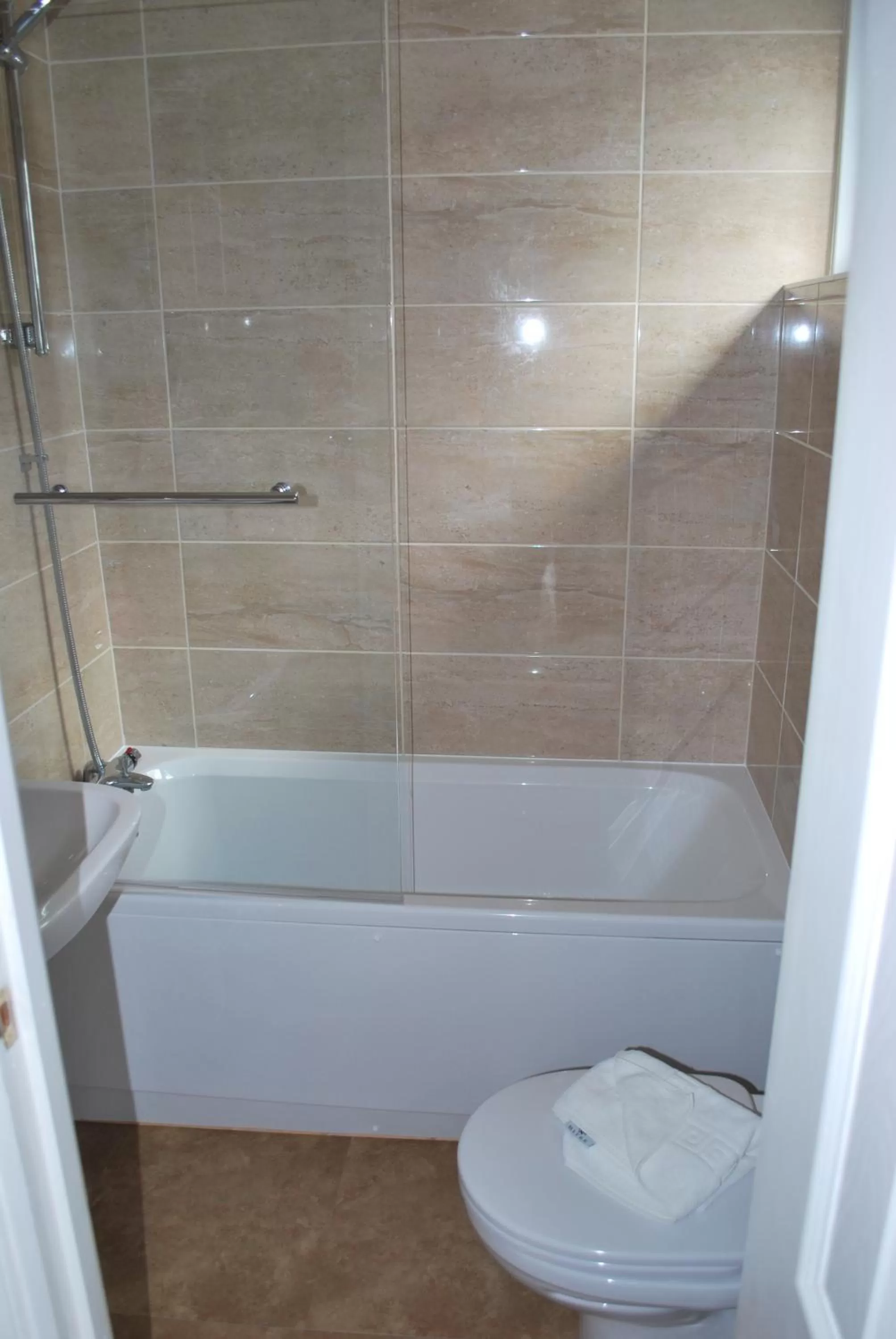 Bathroom in Ellan Vannin Hotel