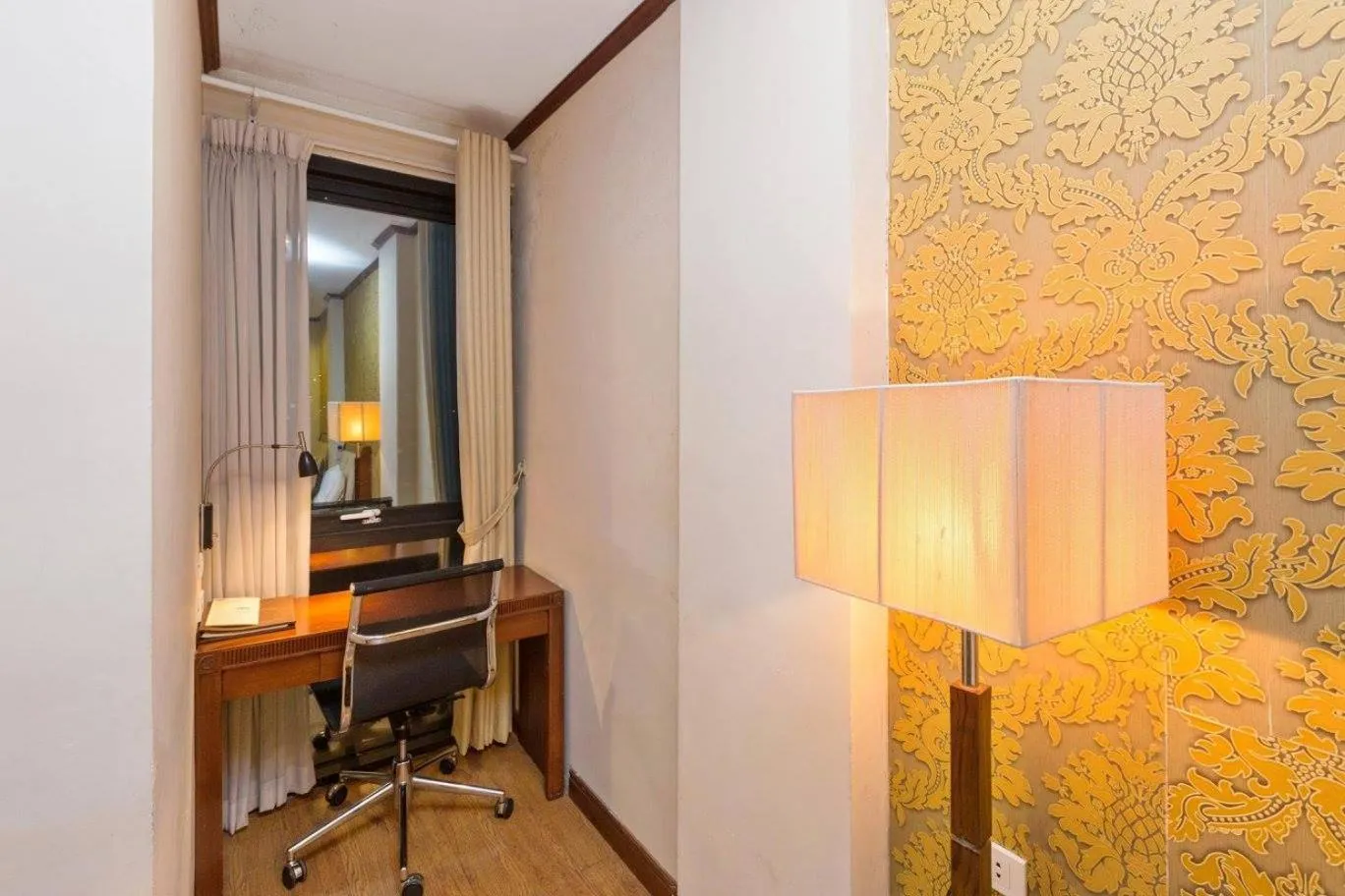 Sunset Westlake Hanoi Hotel