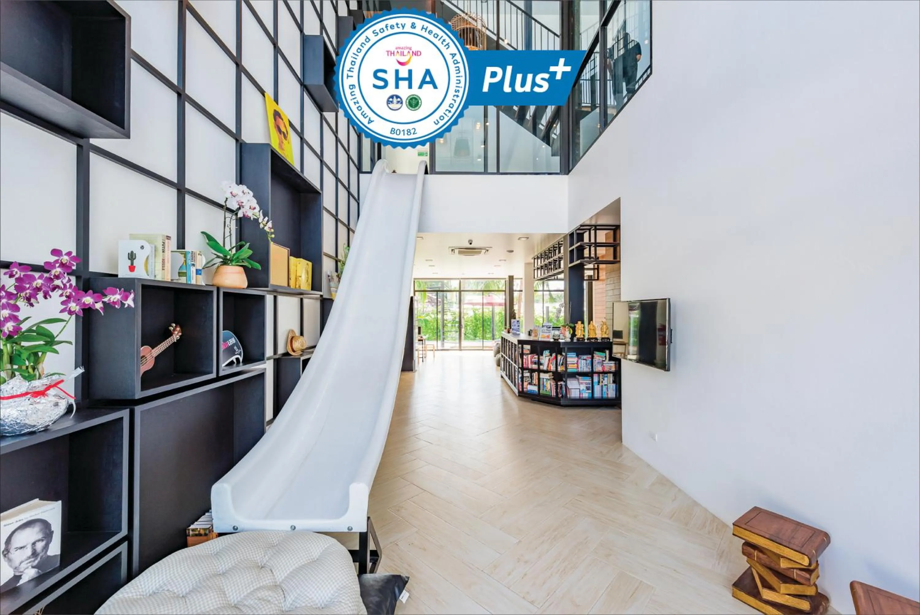 Property building in Book a Bed Poshtel - SHA Plus