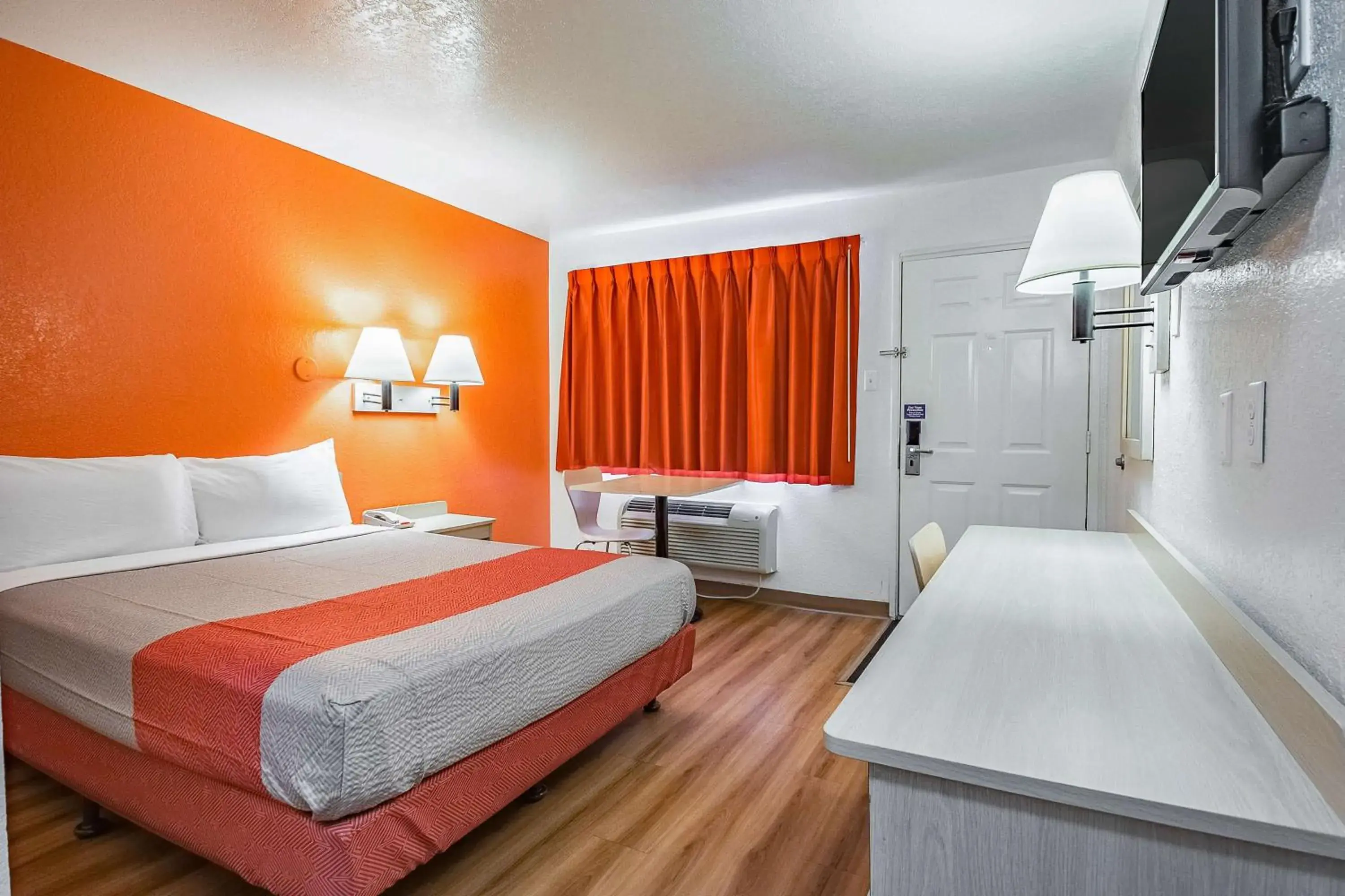 Deluxe Queen Room in Motel 6-Salt Lake City, UT - West - Airport Deluxe Queen Room in Motel 6-Salt Lake City, UT - West - Airport