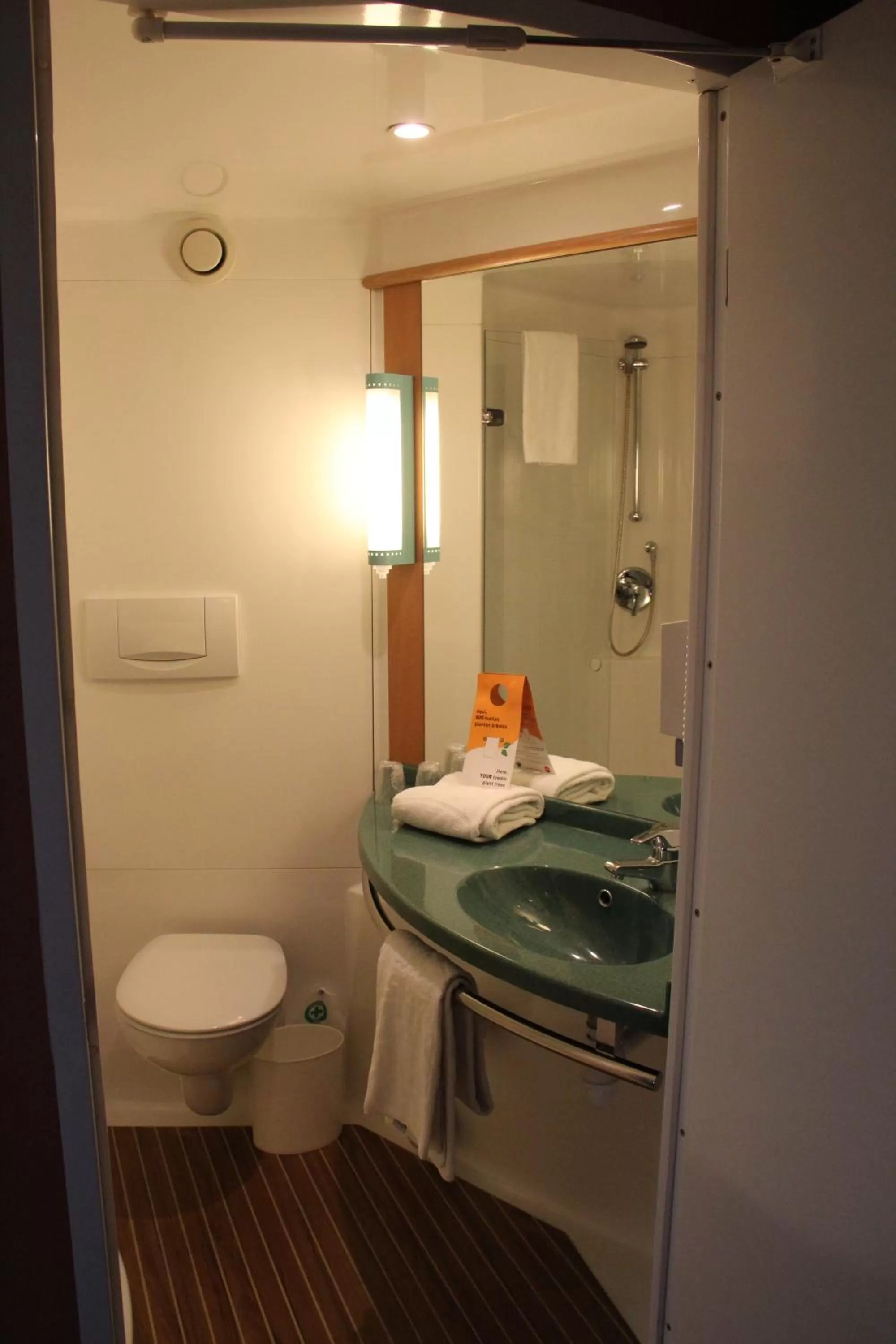 Bathroom in Ibis Hotel Alicante