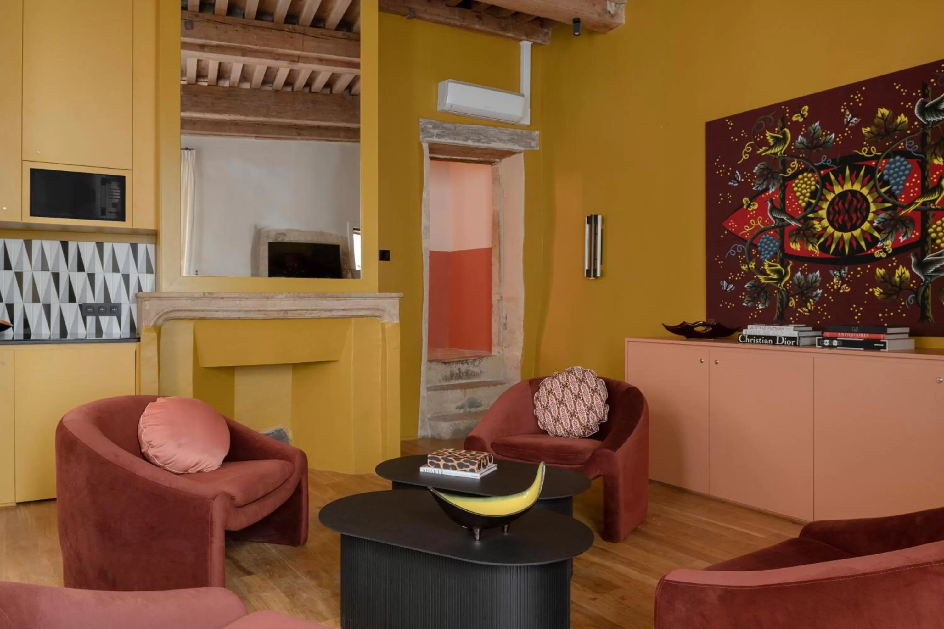 TV and multimedia, Seating Area in MiHotel Saint Jean