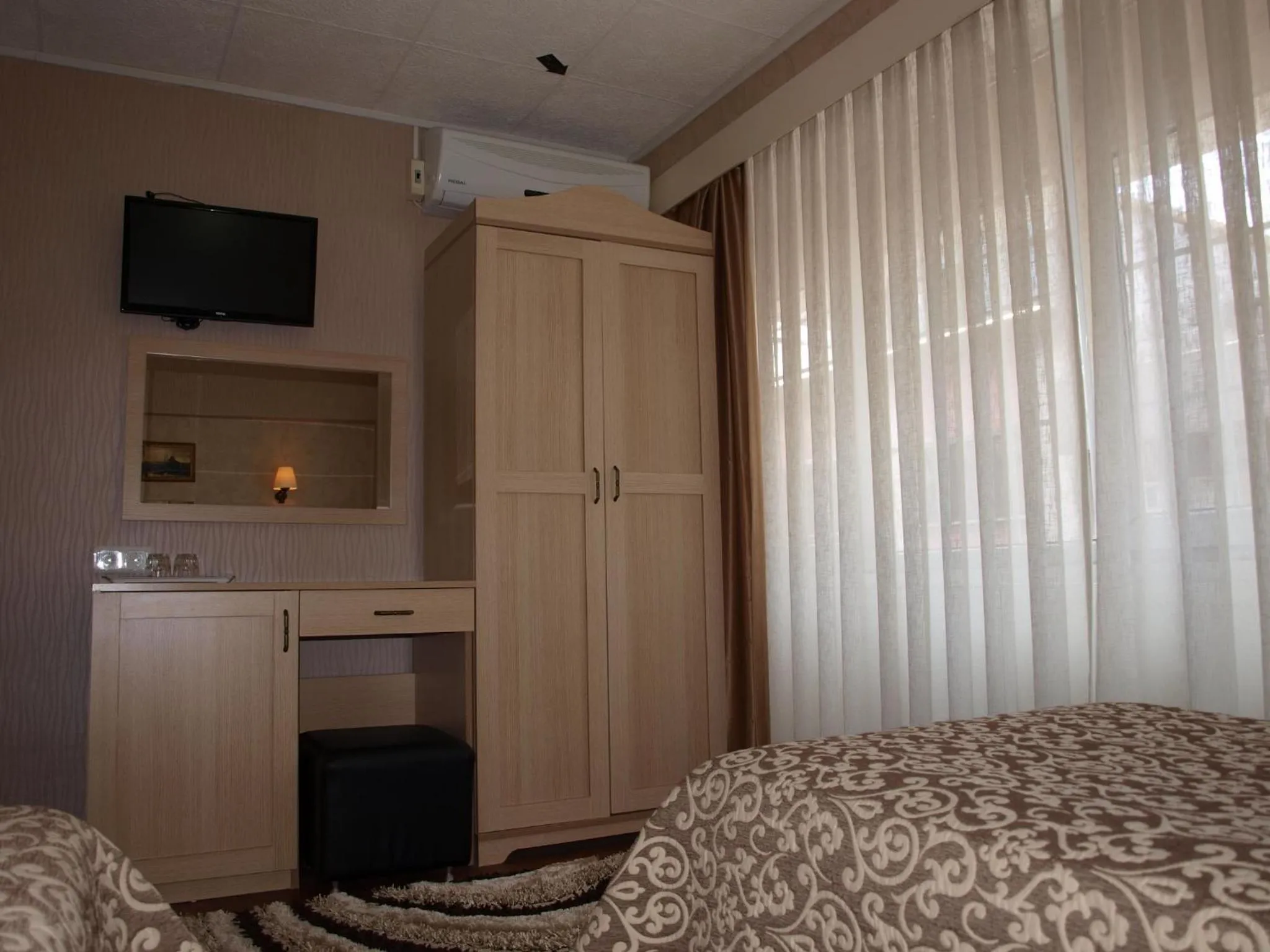 Photo of the whole room, Bed in Hotel Nezih Istanbul