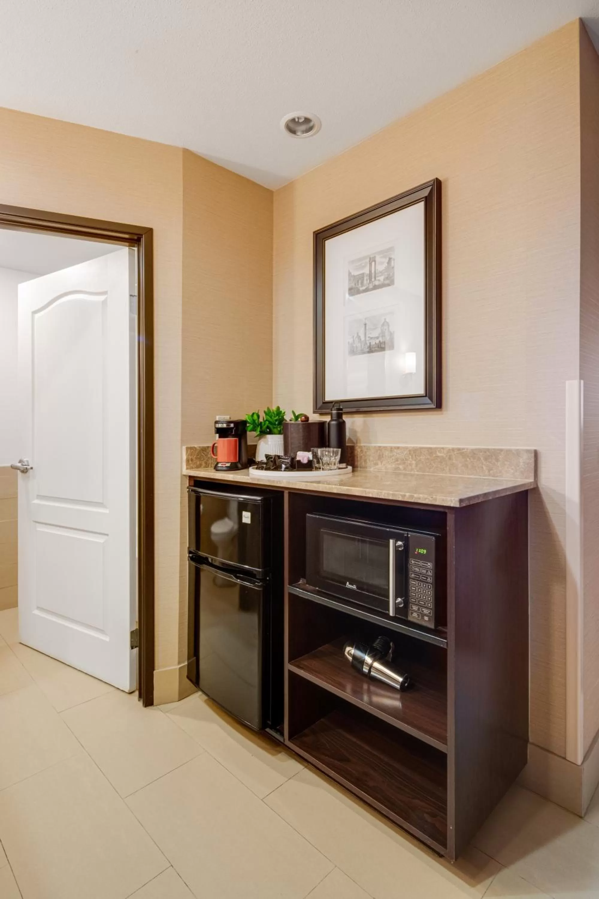 Coffee/tea facilities in Ayres Hotel & Spa Moreno Valley/Riverside