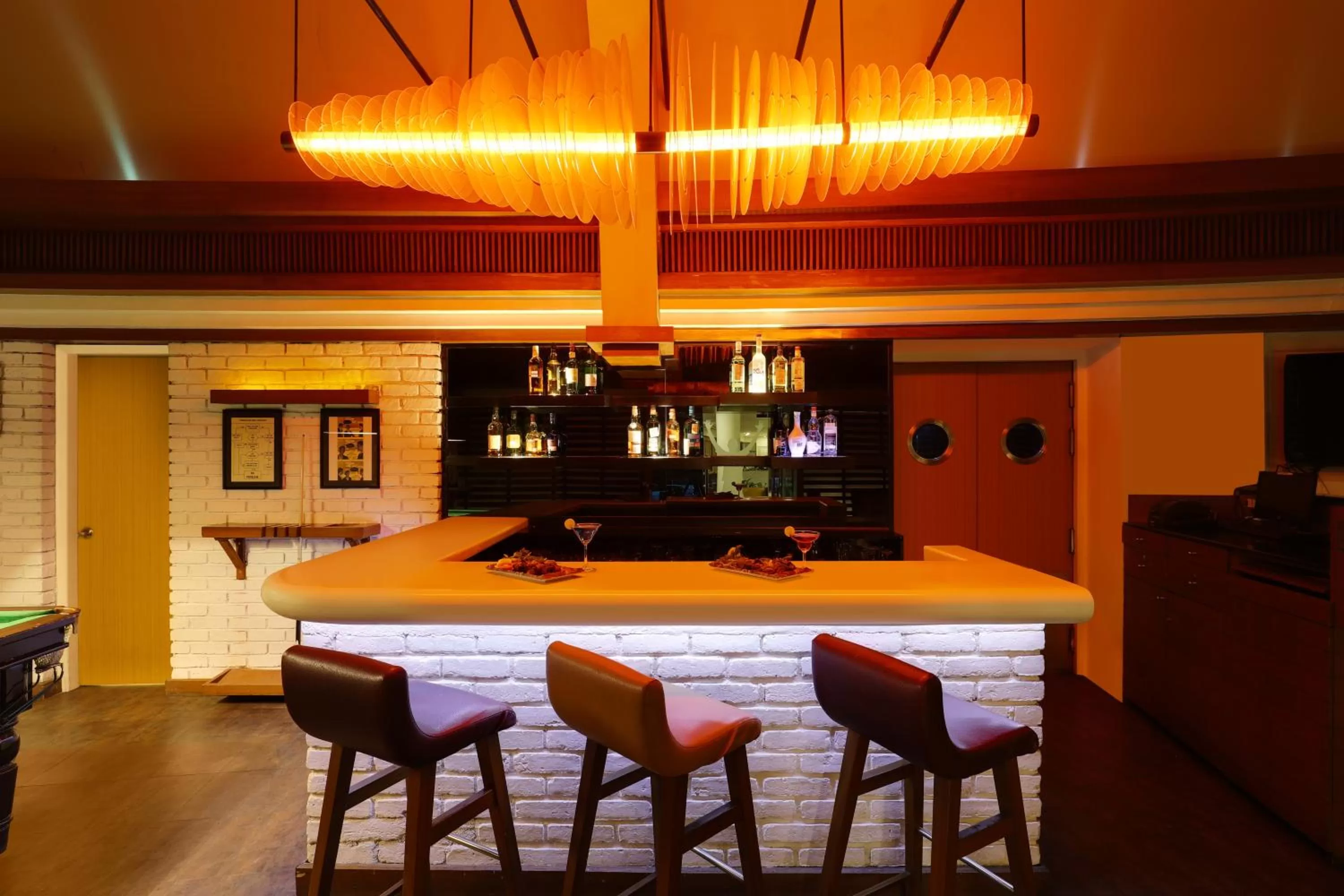Lounge or bar in Lemon Tree Hotel, Aurangabad