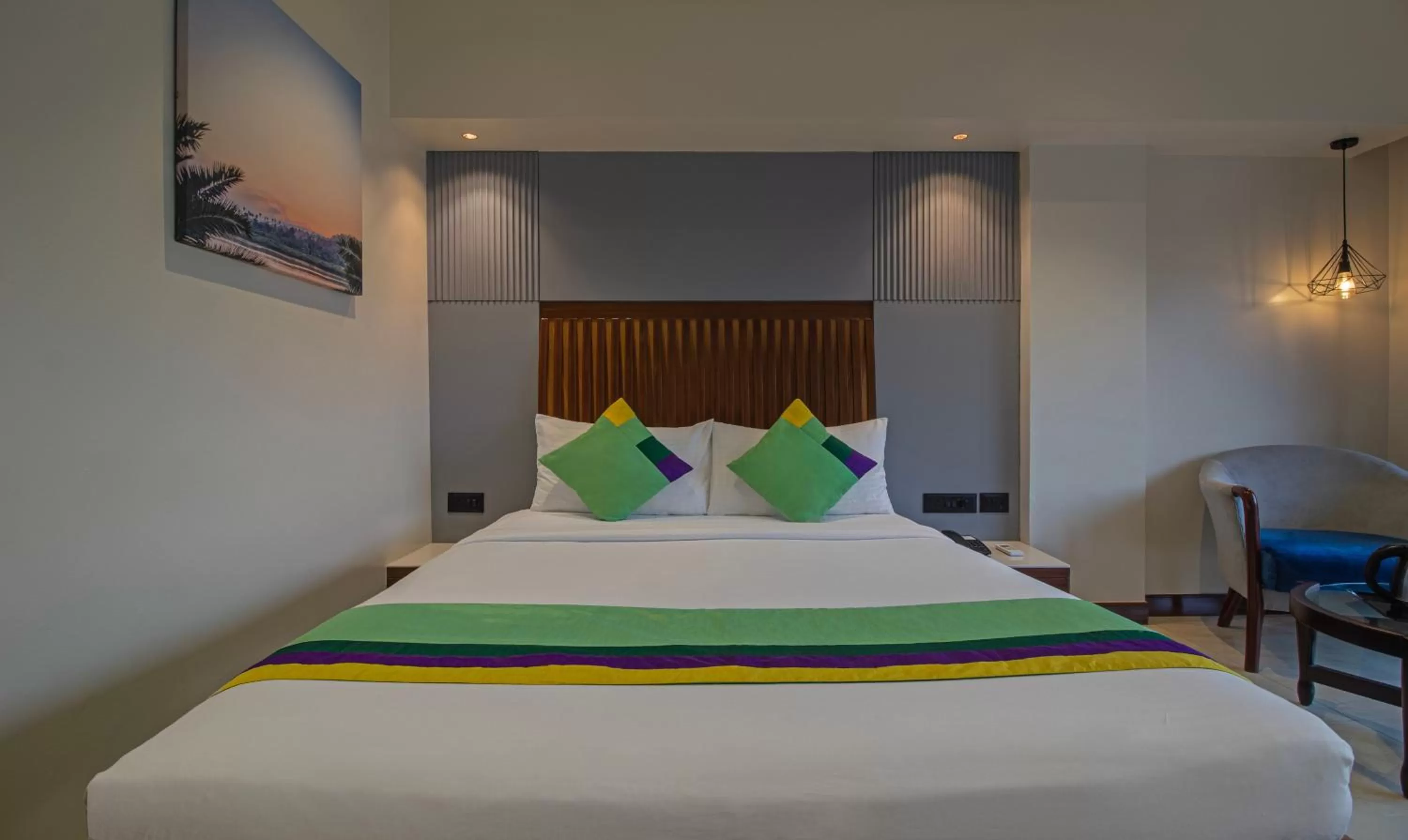 Bedroom, Bed in Treebo Regency - Bund Garden, Dhole Patil Road