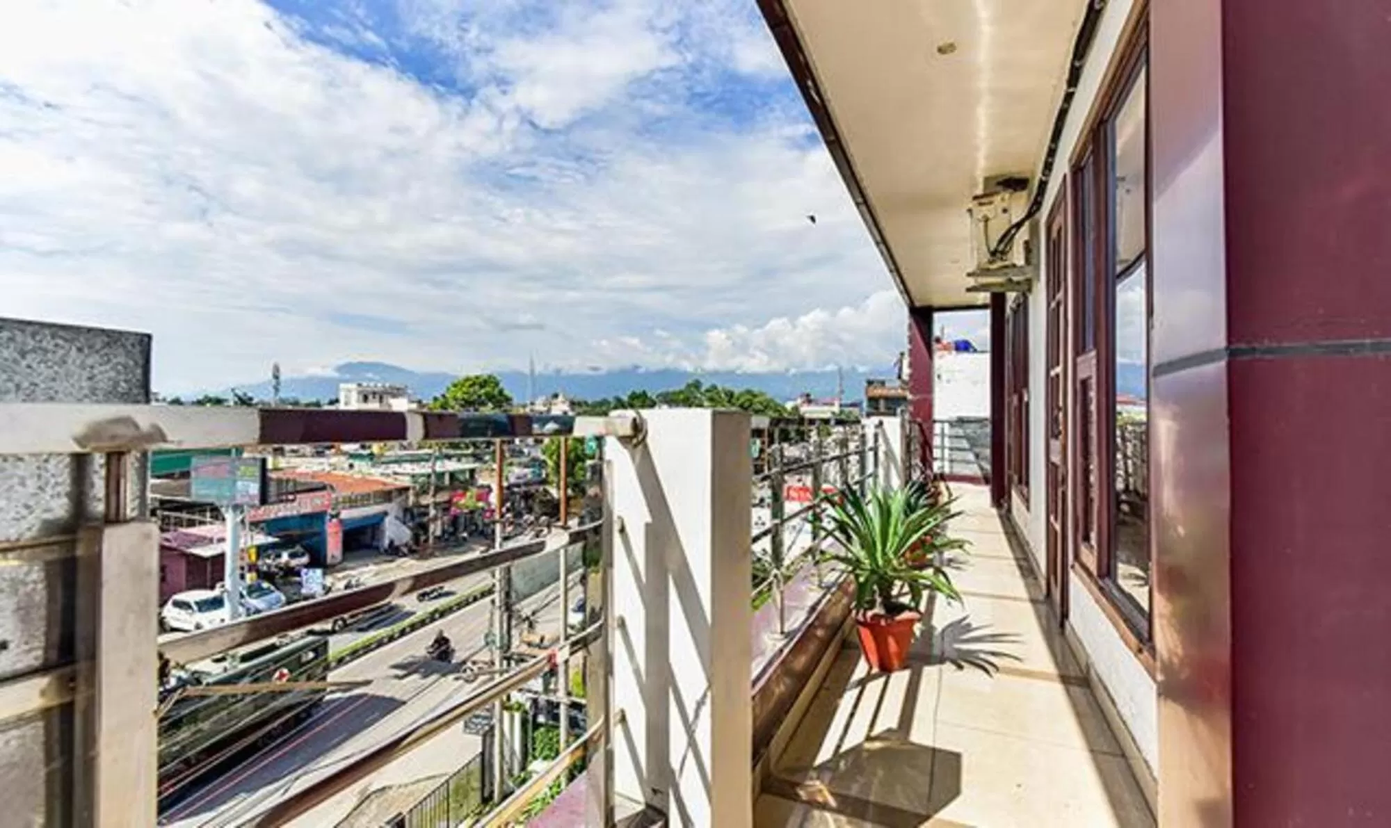 Balcony/Terrace in FabHotel Santoor Geeta Bhawan Square