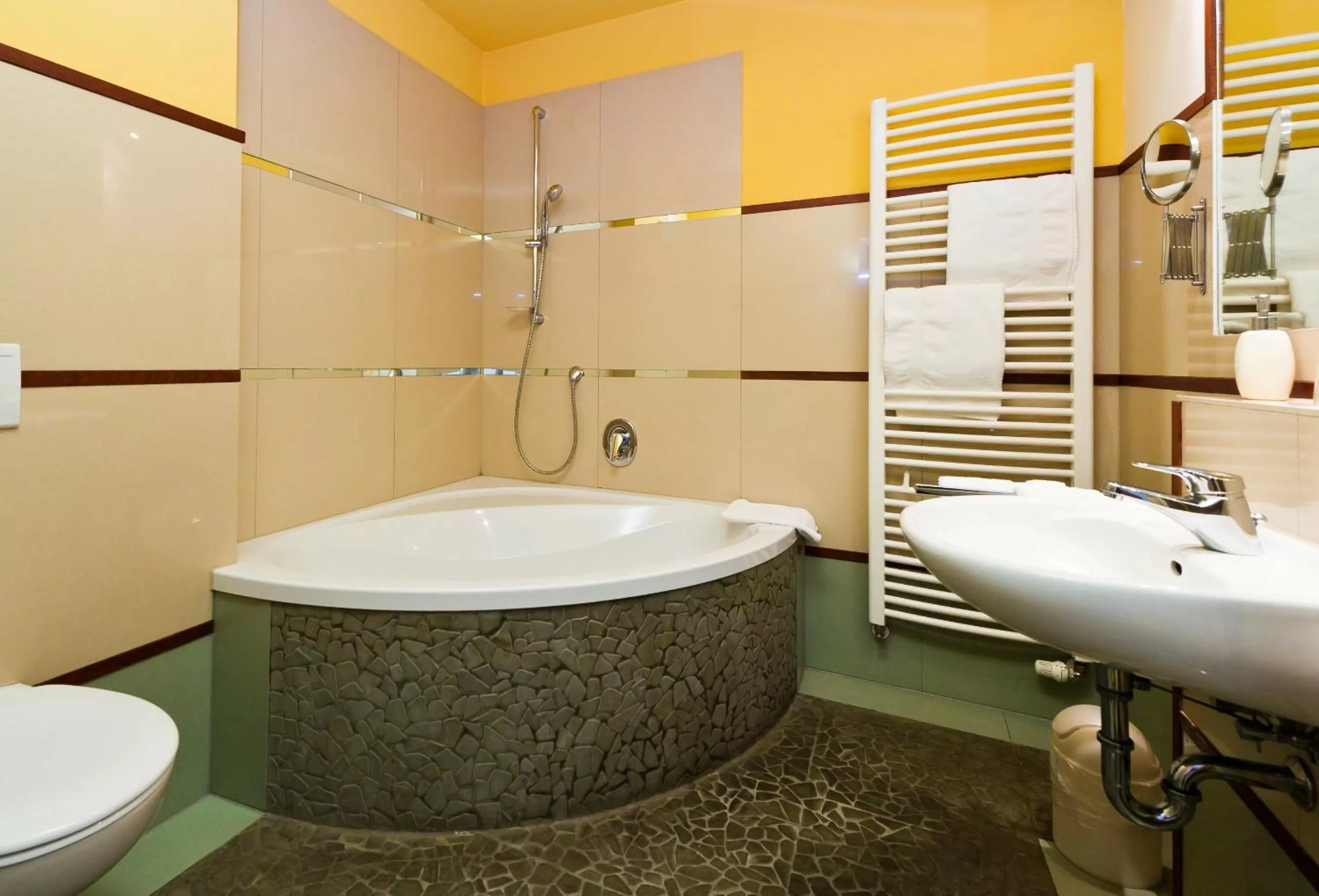 Bathroom in Hotel Monpti