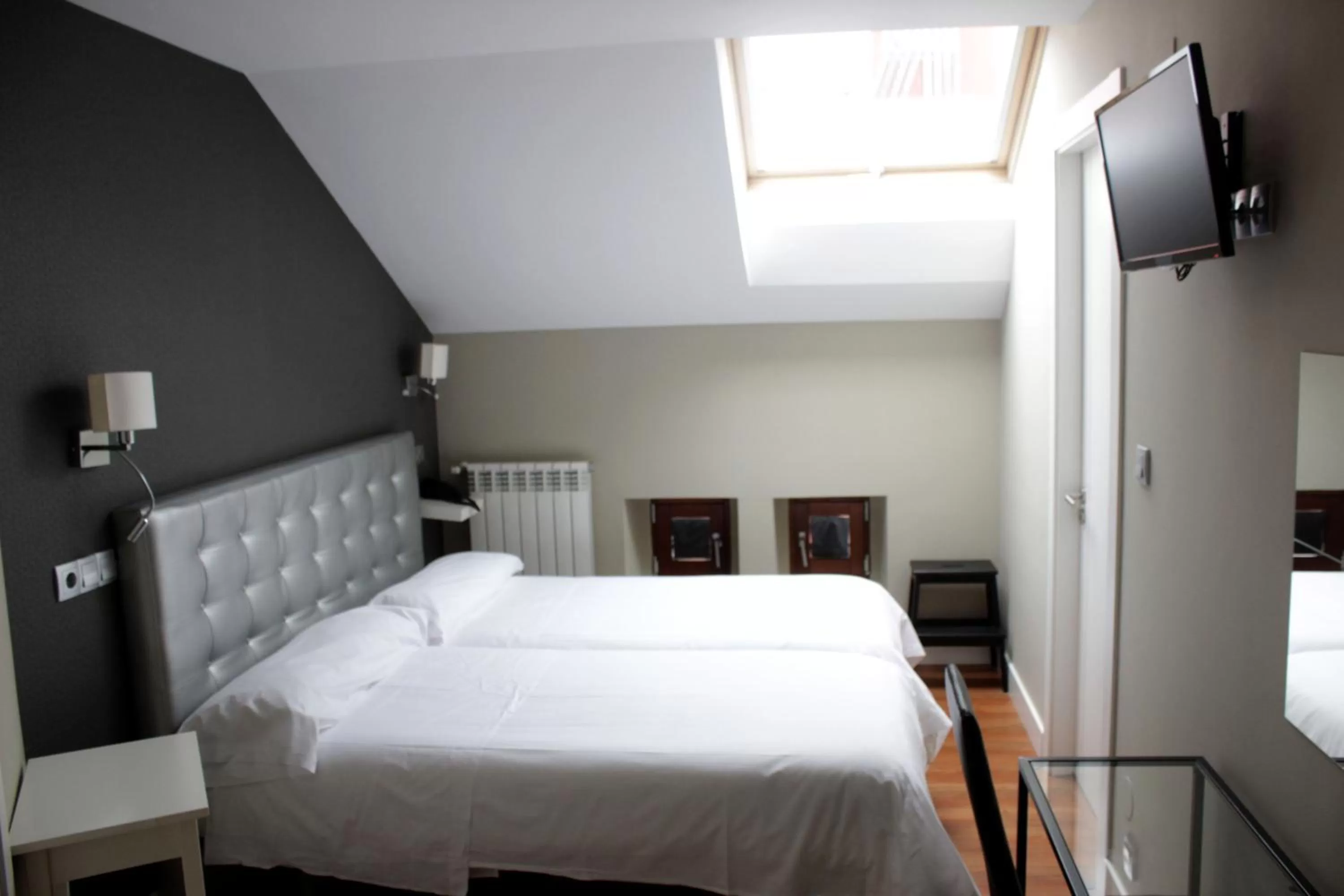 Photo of the whole room, Bed in Hotel Boutique Rosal Oviedo