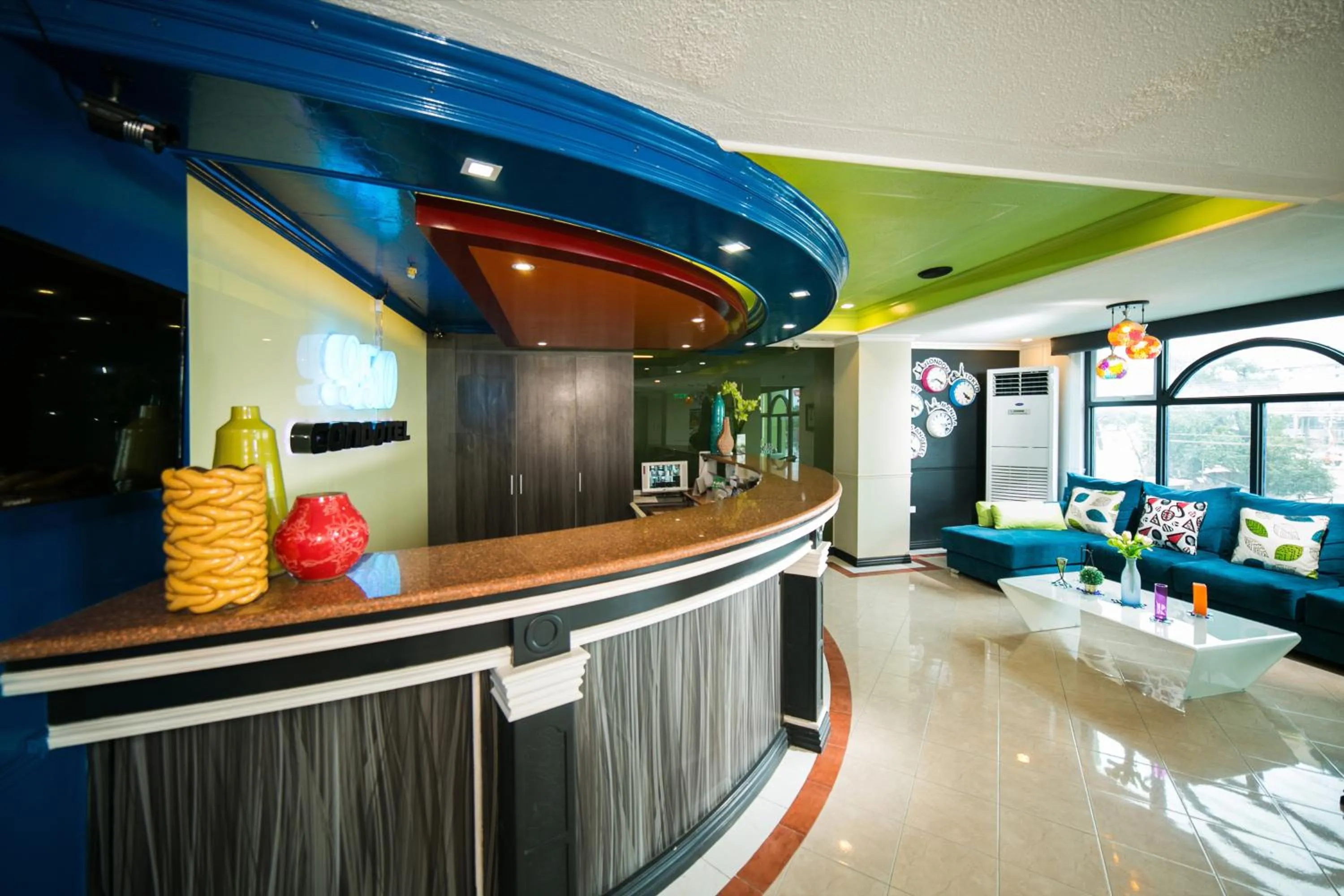 Lobby or reception in 950 Condotel