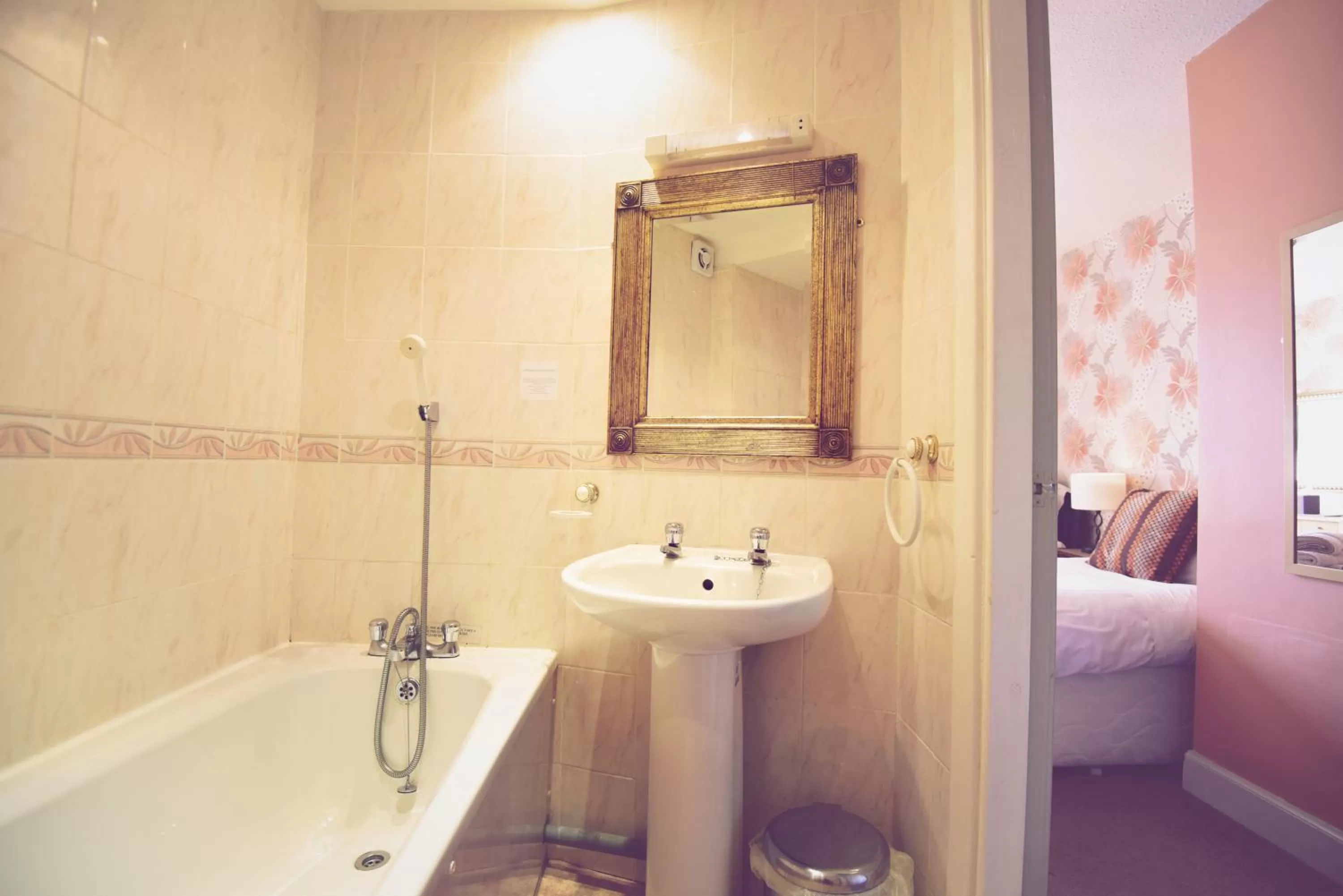 Bathroom in The Black Bull inn