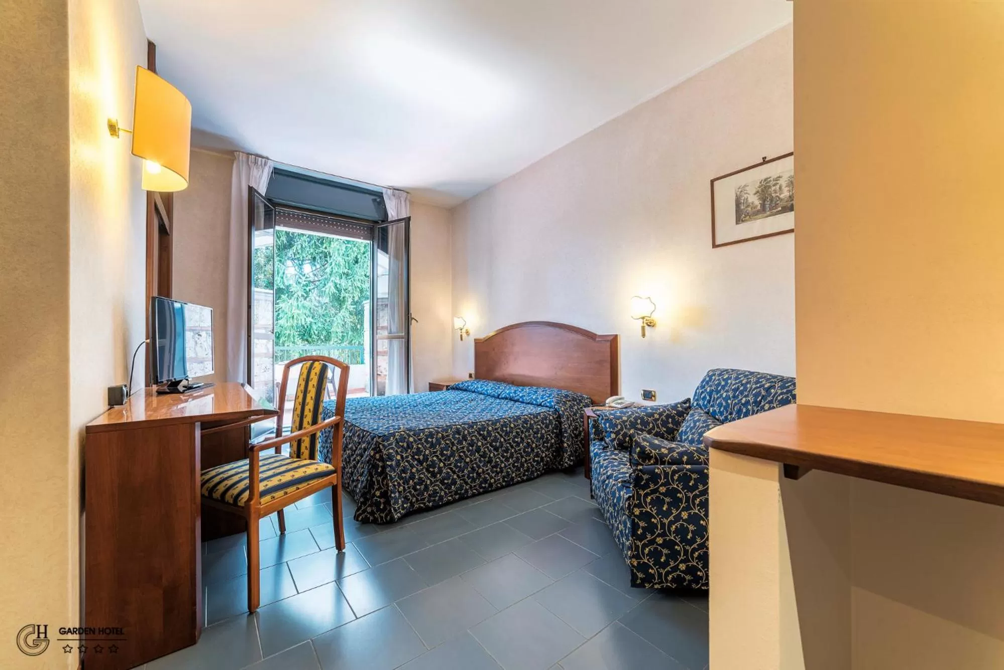 Balcony/Terrace, Bed in Hotel Garden Terni