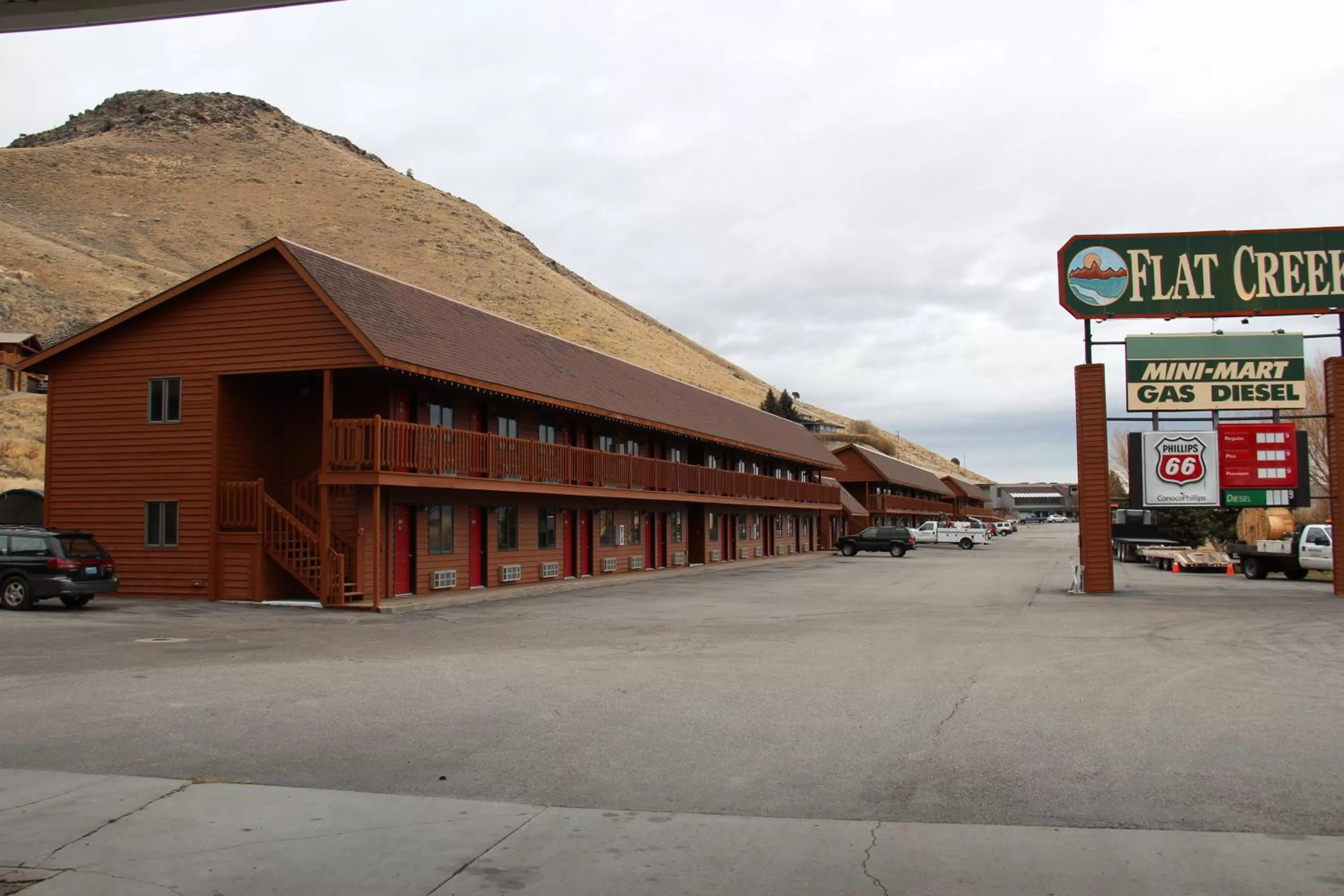 Facade/entrance in Flat Creek Inn