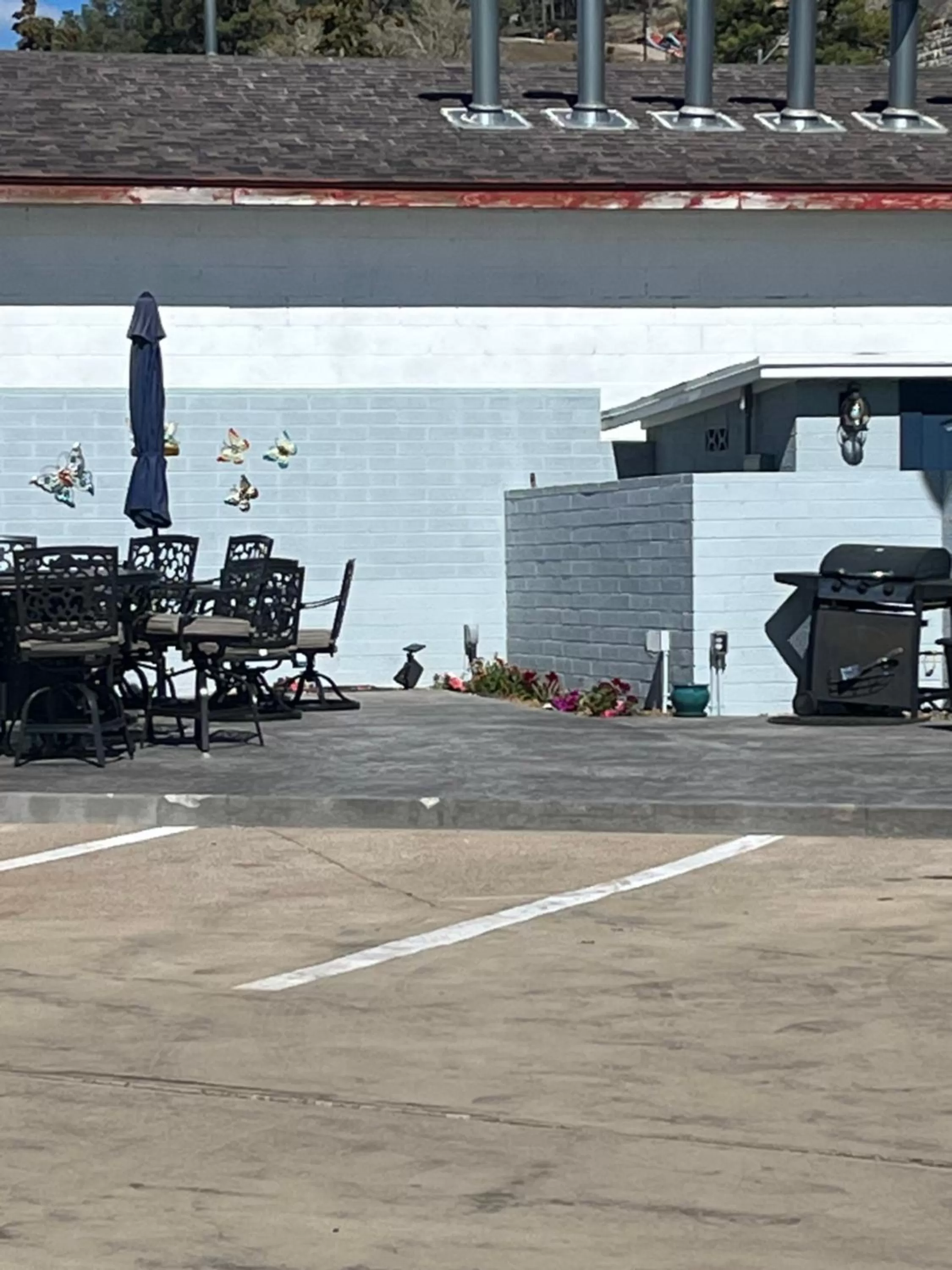 Patio in El Rancho Motel