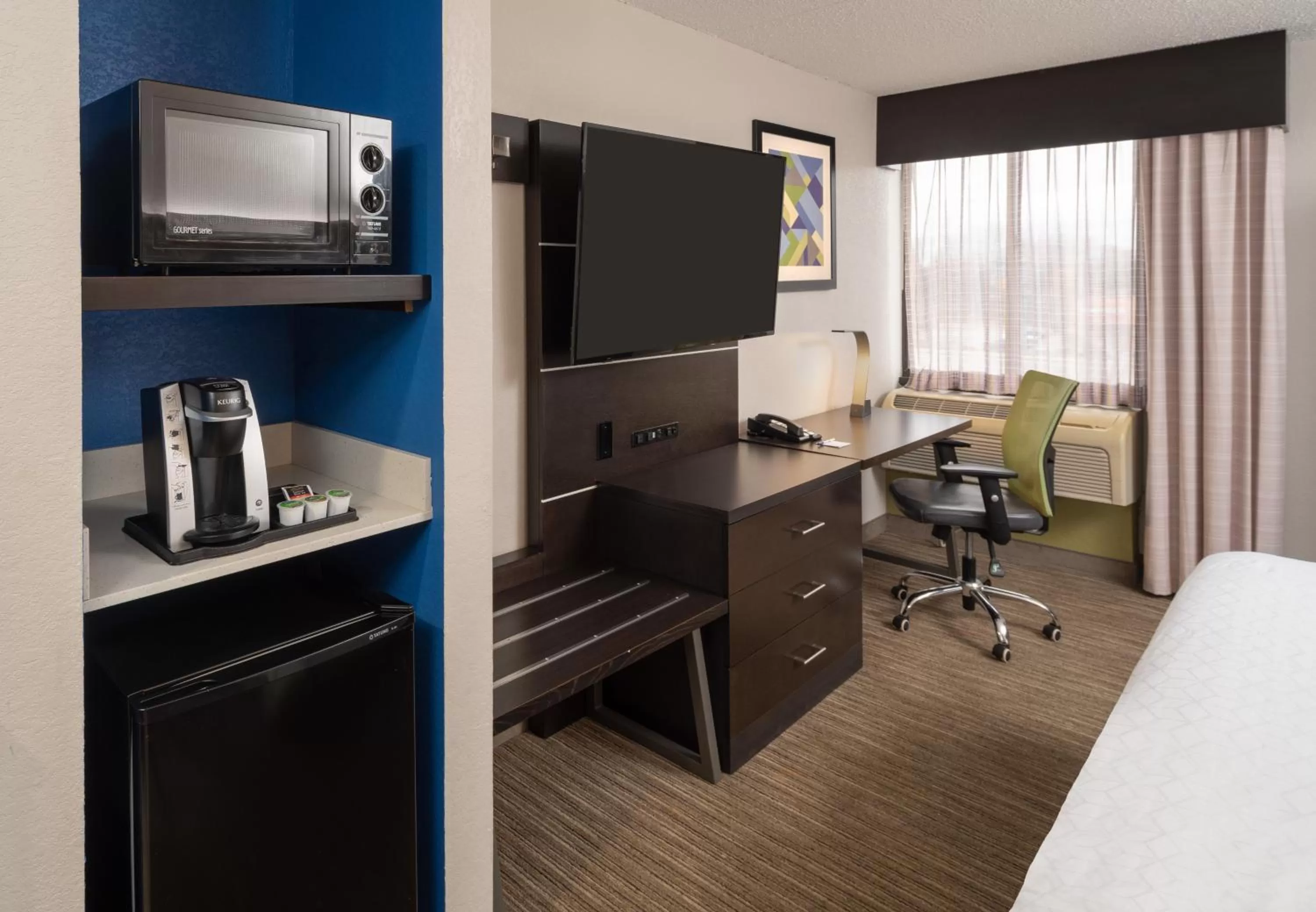 Photo of the whole room, Bed in Holiday Inn Express Rochester - Greece by IHG