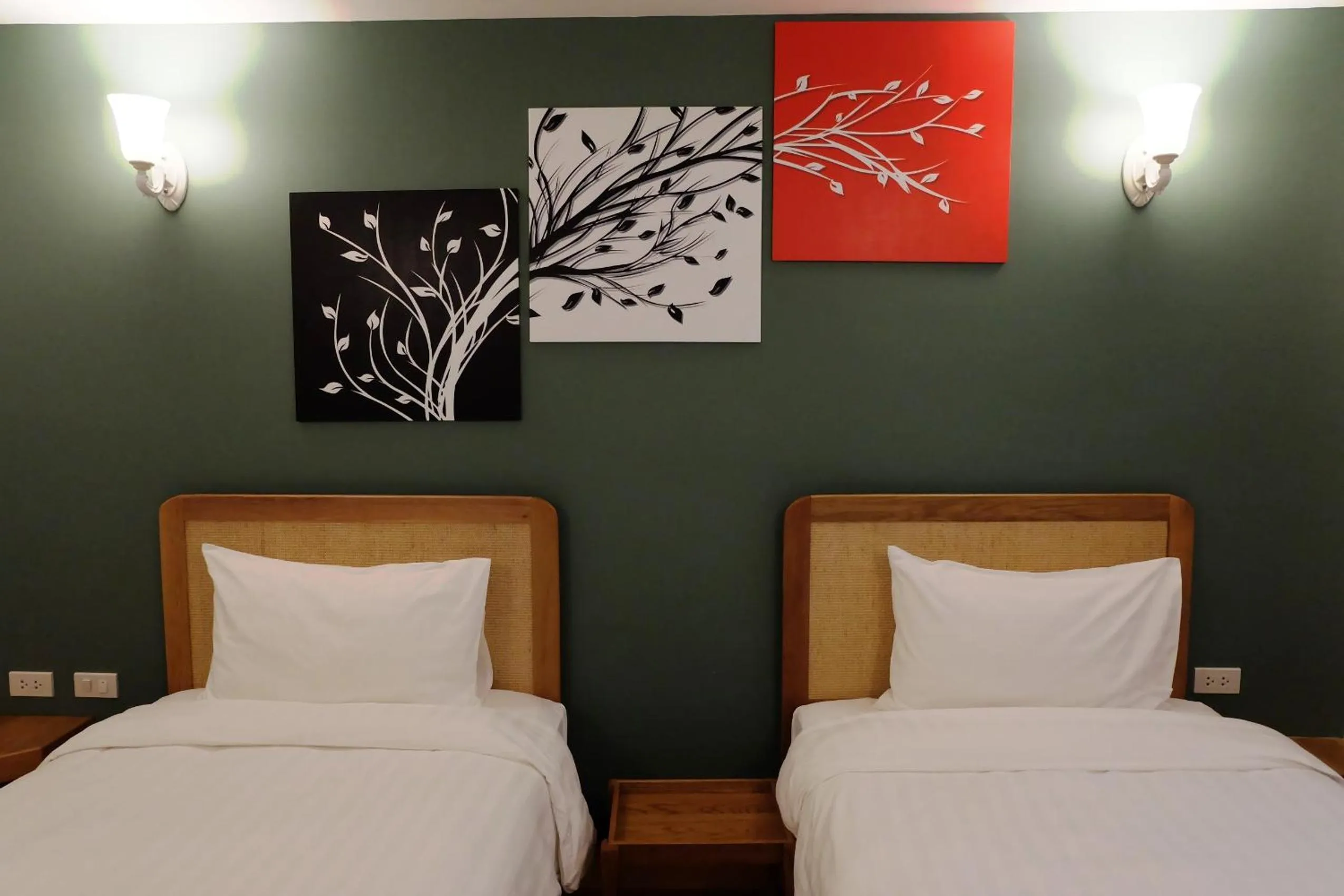 Bed in Cozy At 9 Hotel And Kitchen