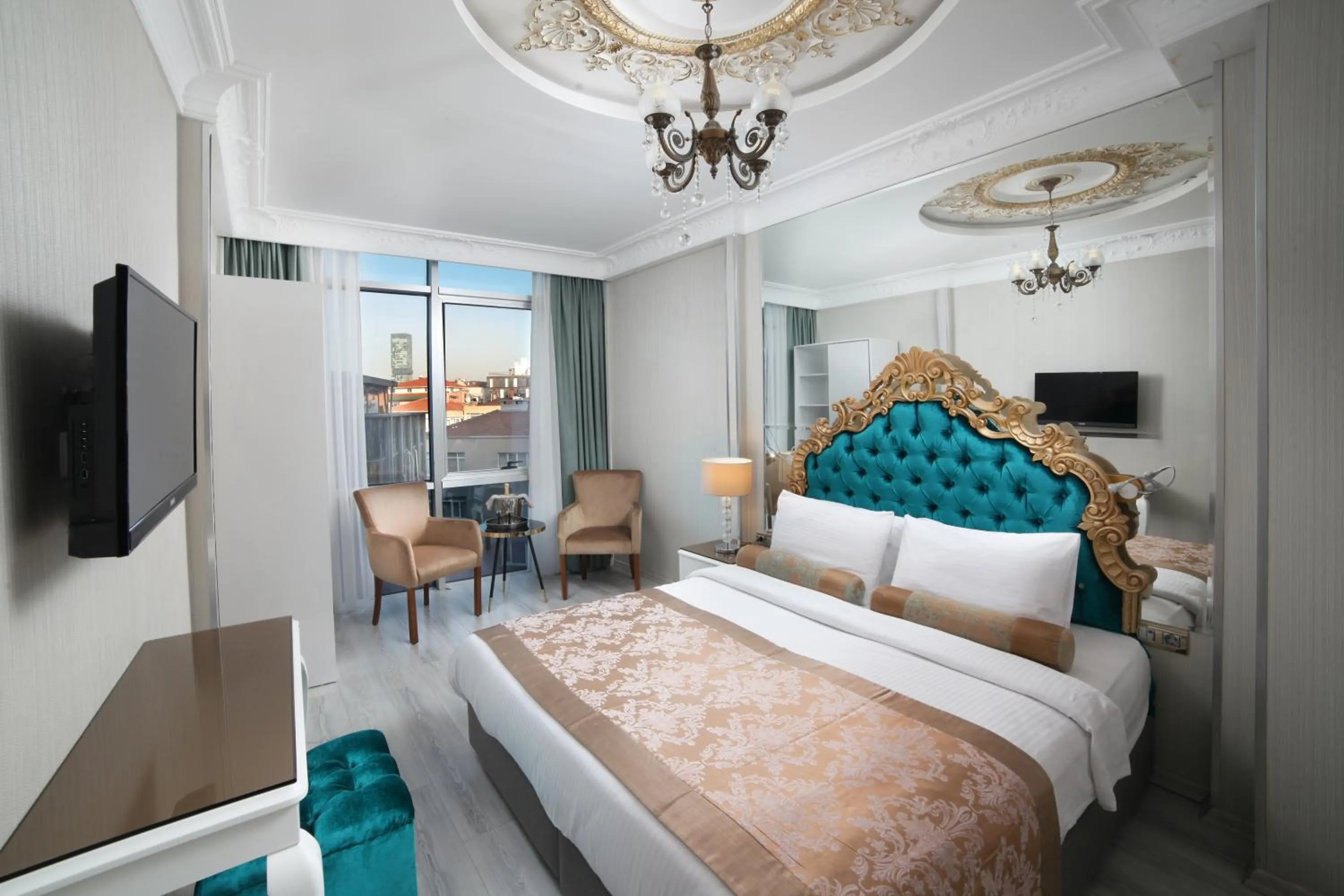 Photo of the whole room, Bed in White Monarch Hotel