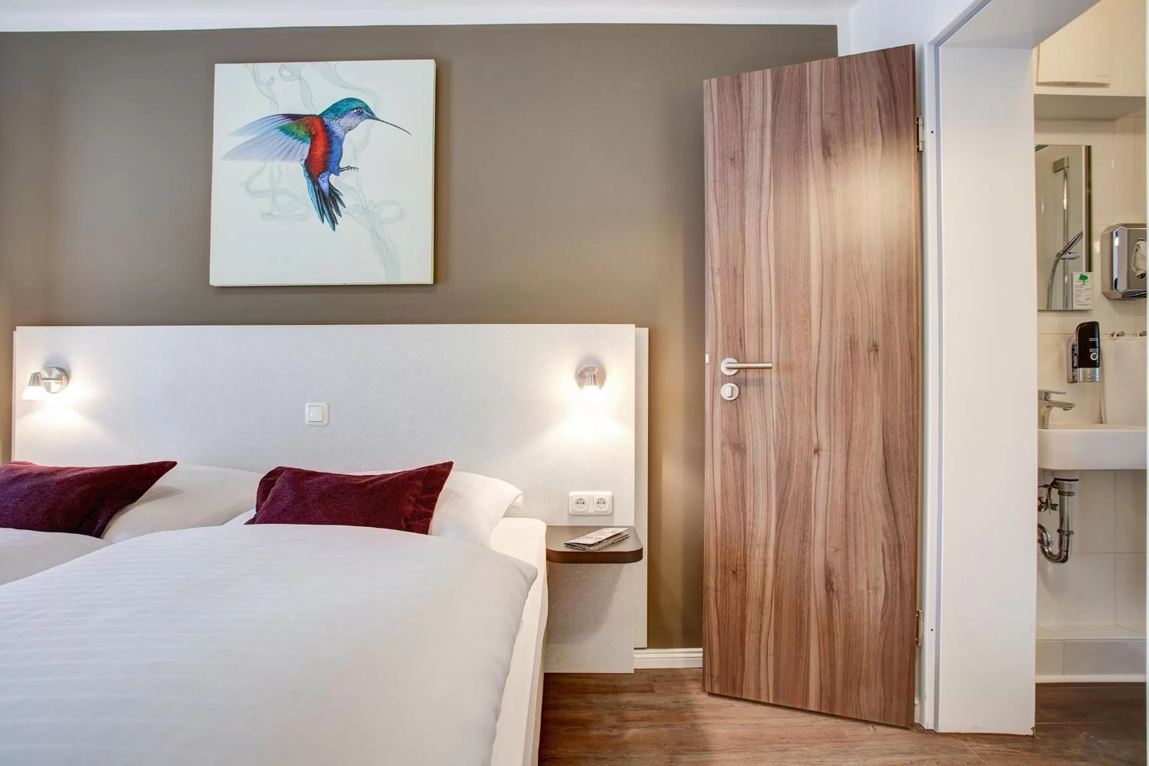 Photo of the whole room, Bed in Hotel West