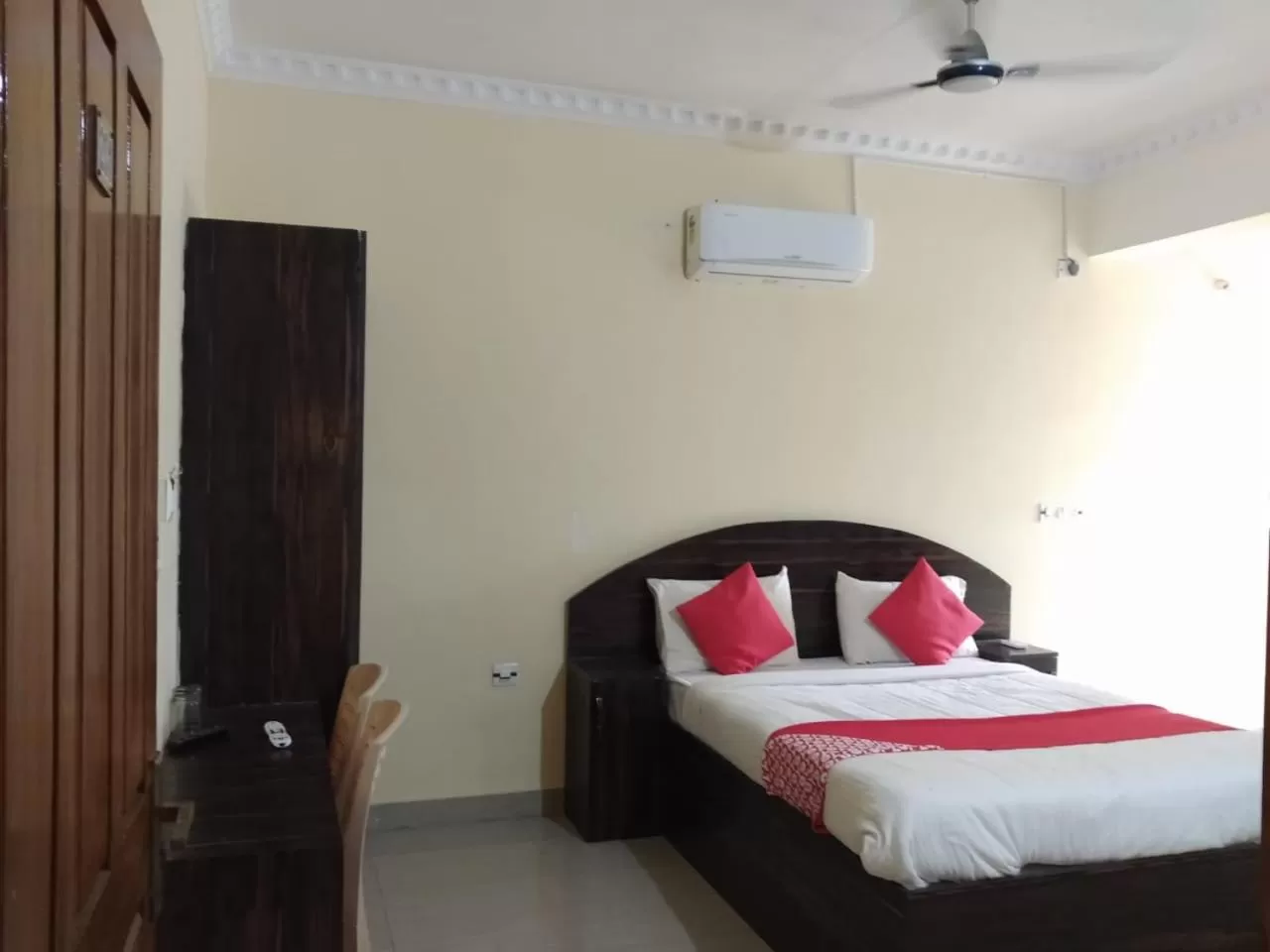 Bedroom in Srinivasa Residency