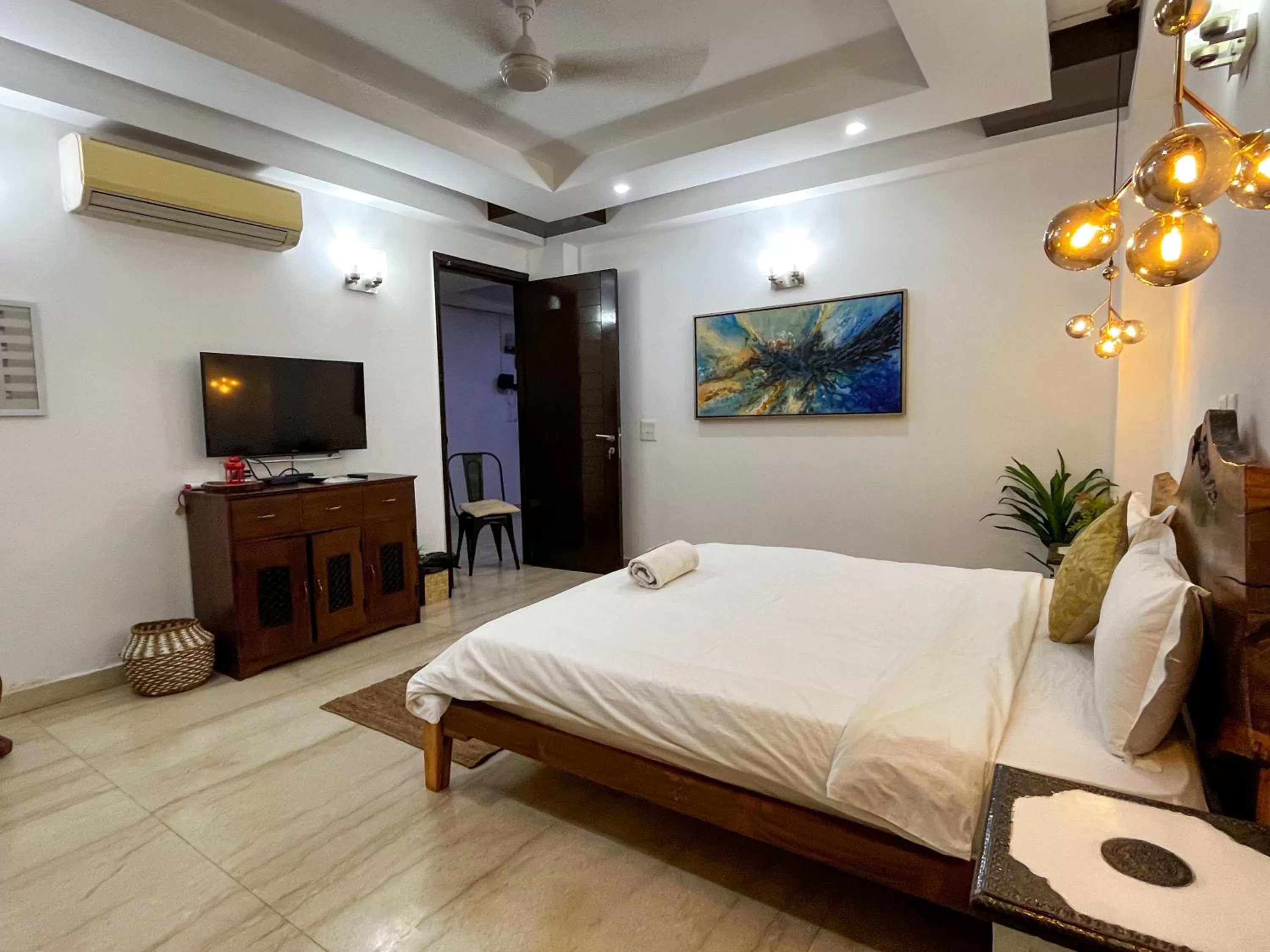 Bed in Avatar Living @Safdarjung Enclave