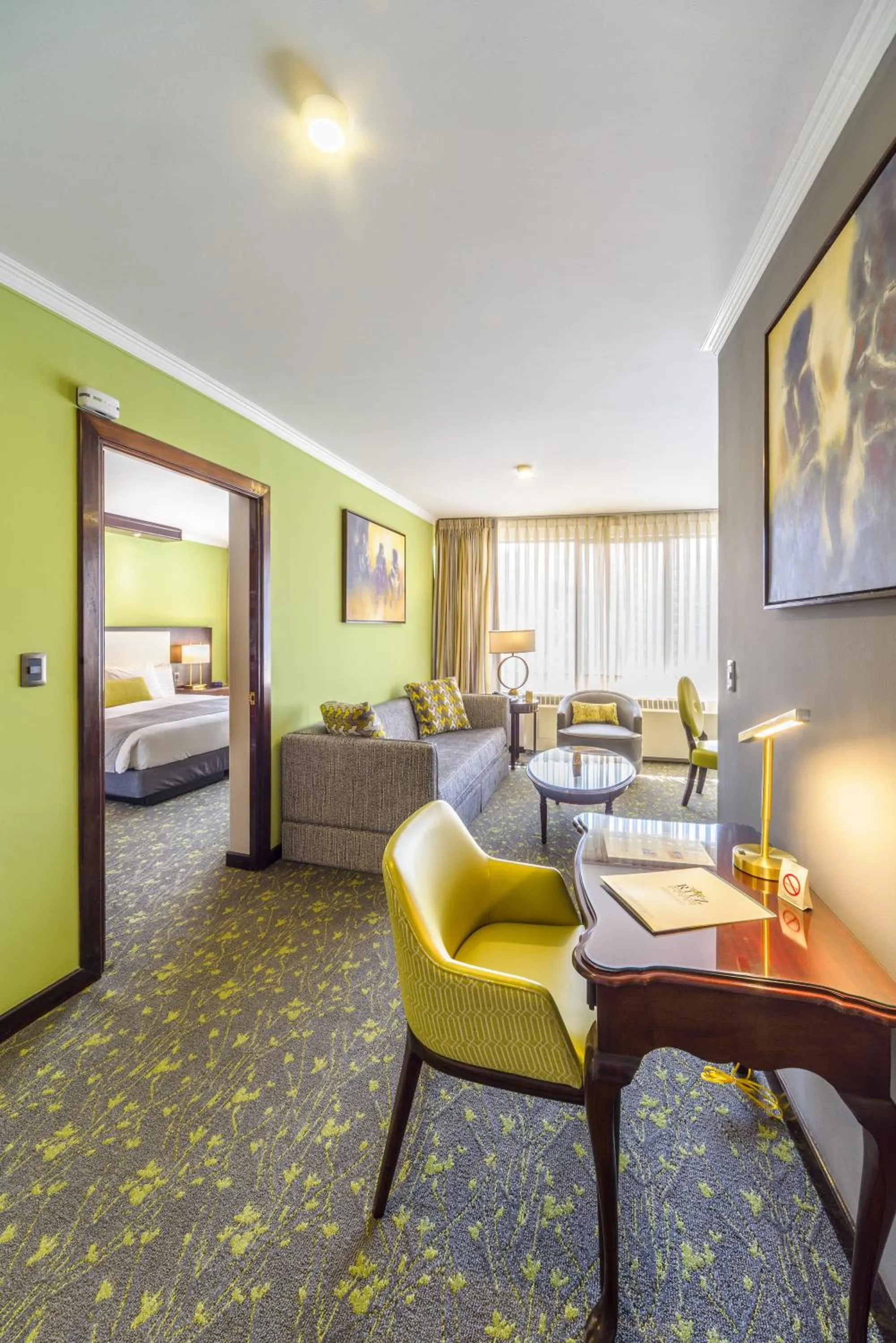 Living room, Bed in Ritz Apart Hotel