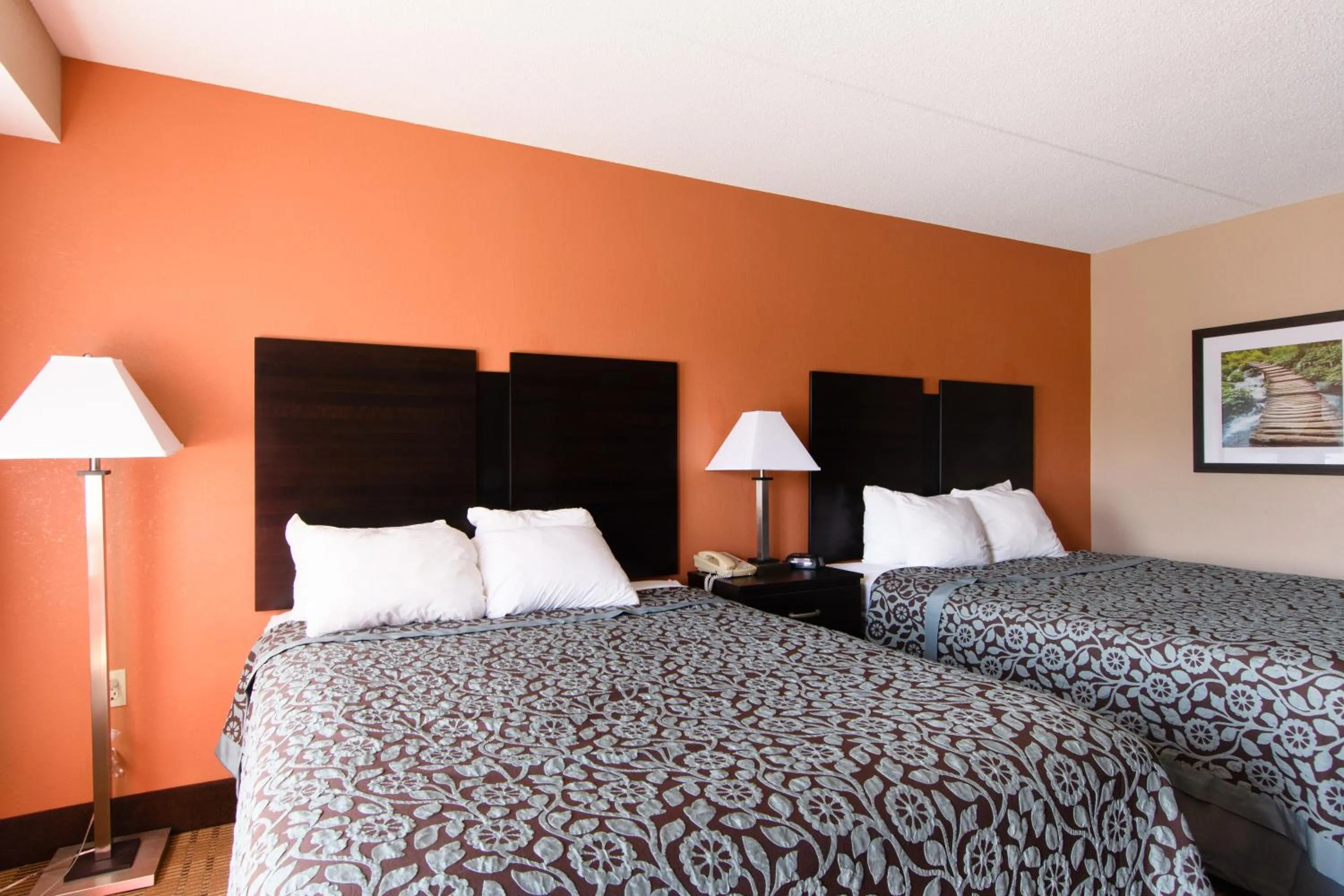 Days Inn by Wyndham Pittsburgh-Harmarville