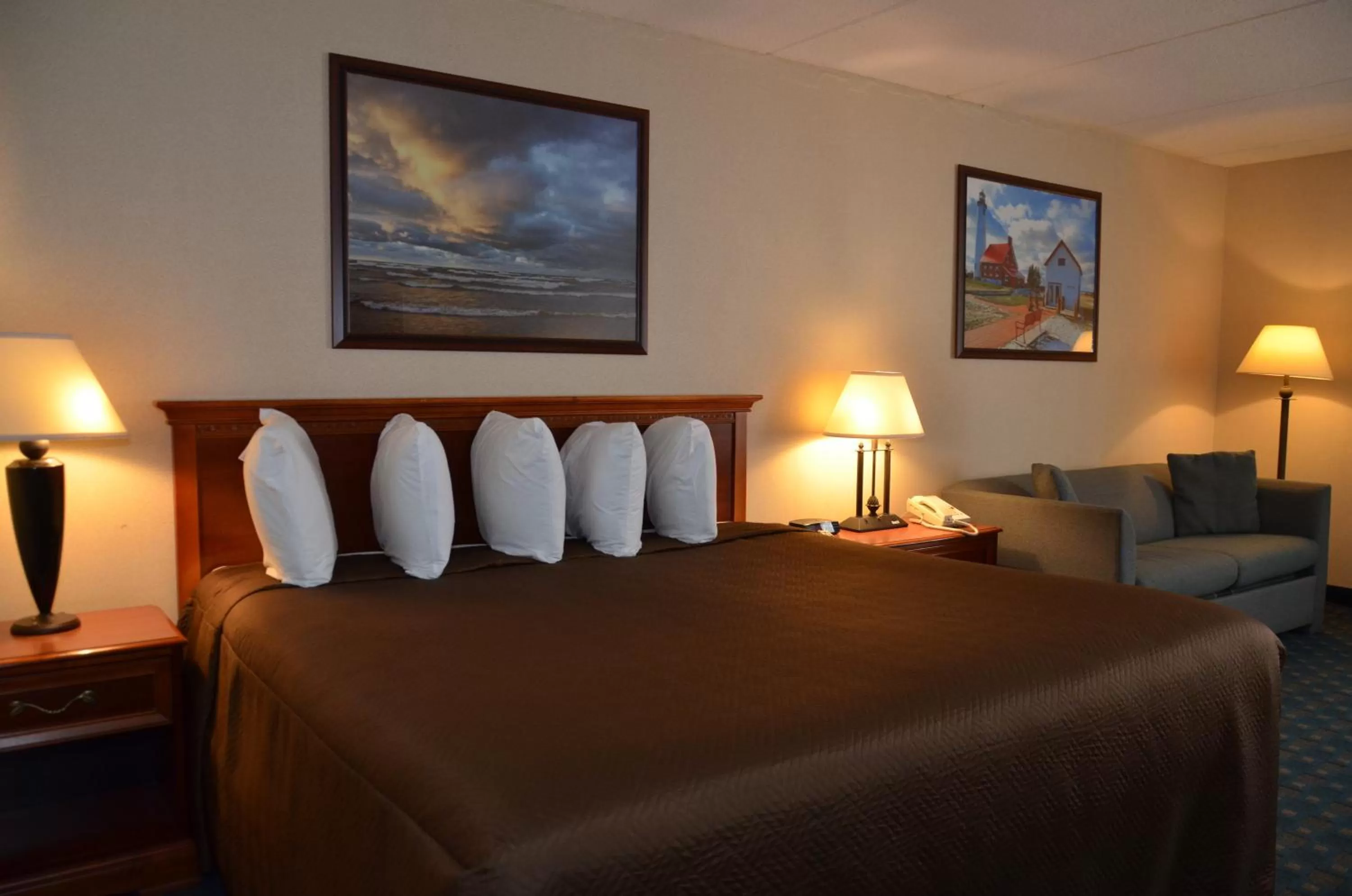 Bed in Tawas Bay Beach Resort & Conference Center
