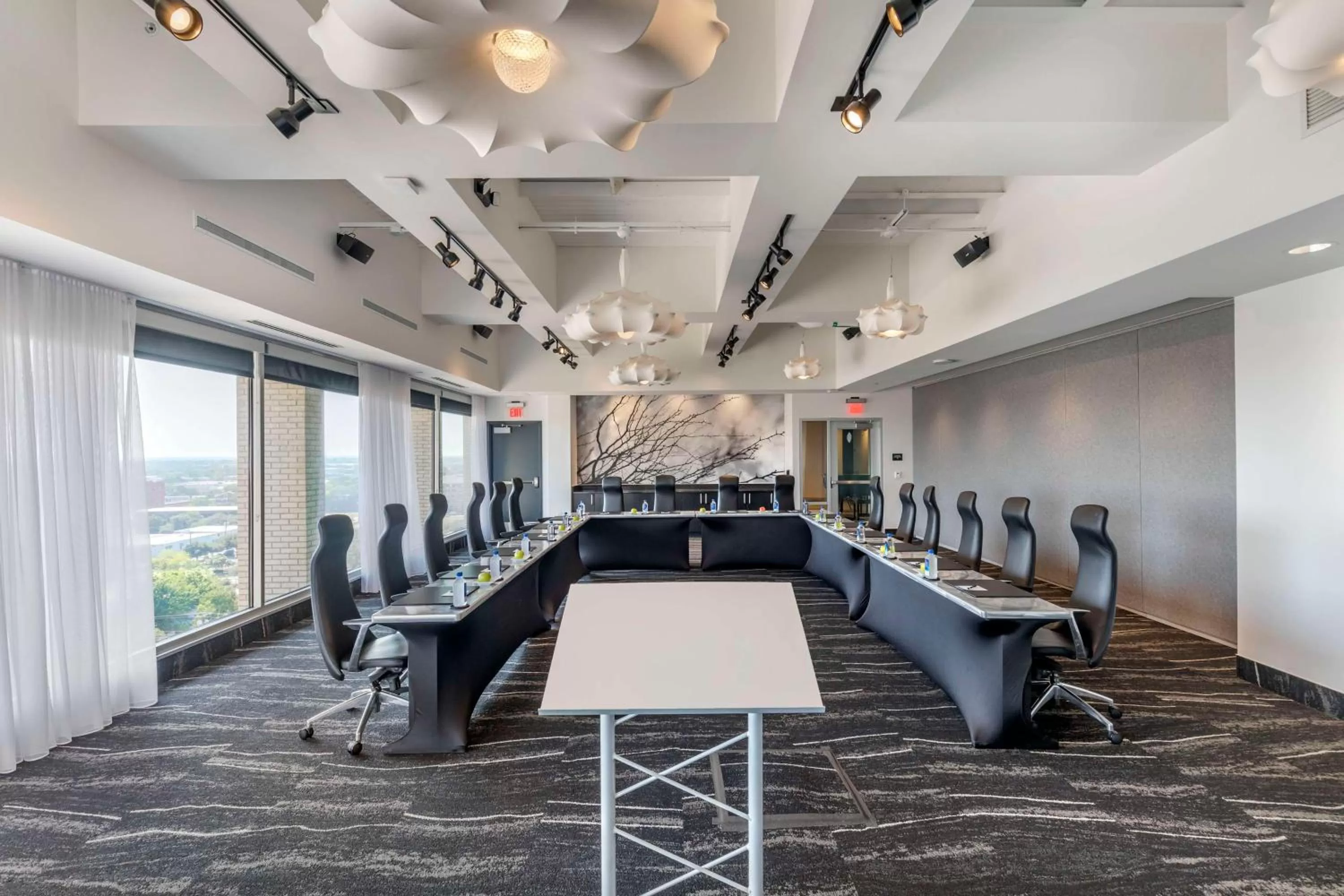 Meeting/conference room in Lorenzo Hotel Dallas, Tapestry Collection by Hilton