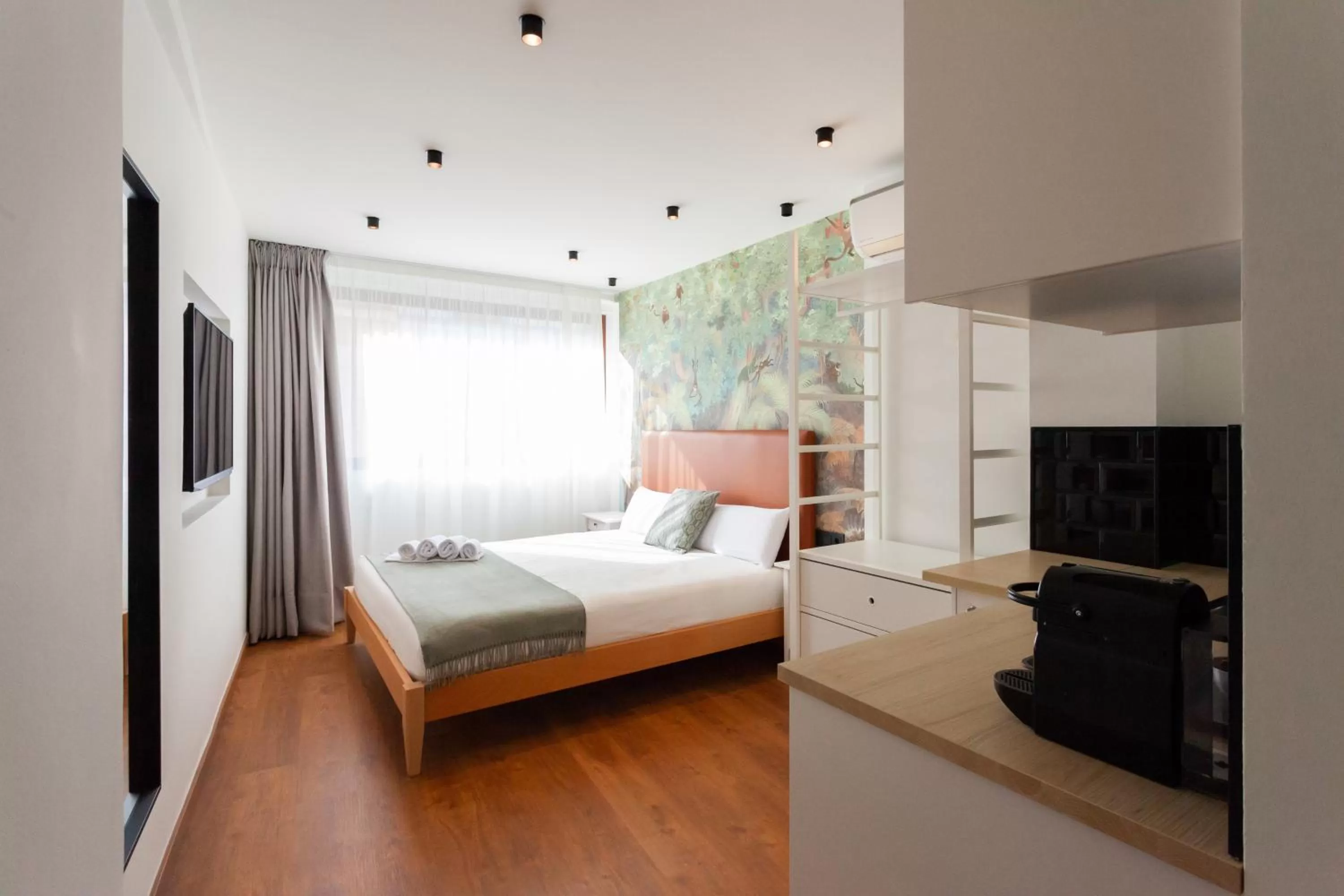 Photo of the whole room, Bed in Welldone Sierpes Boutique