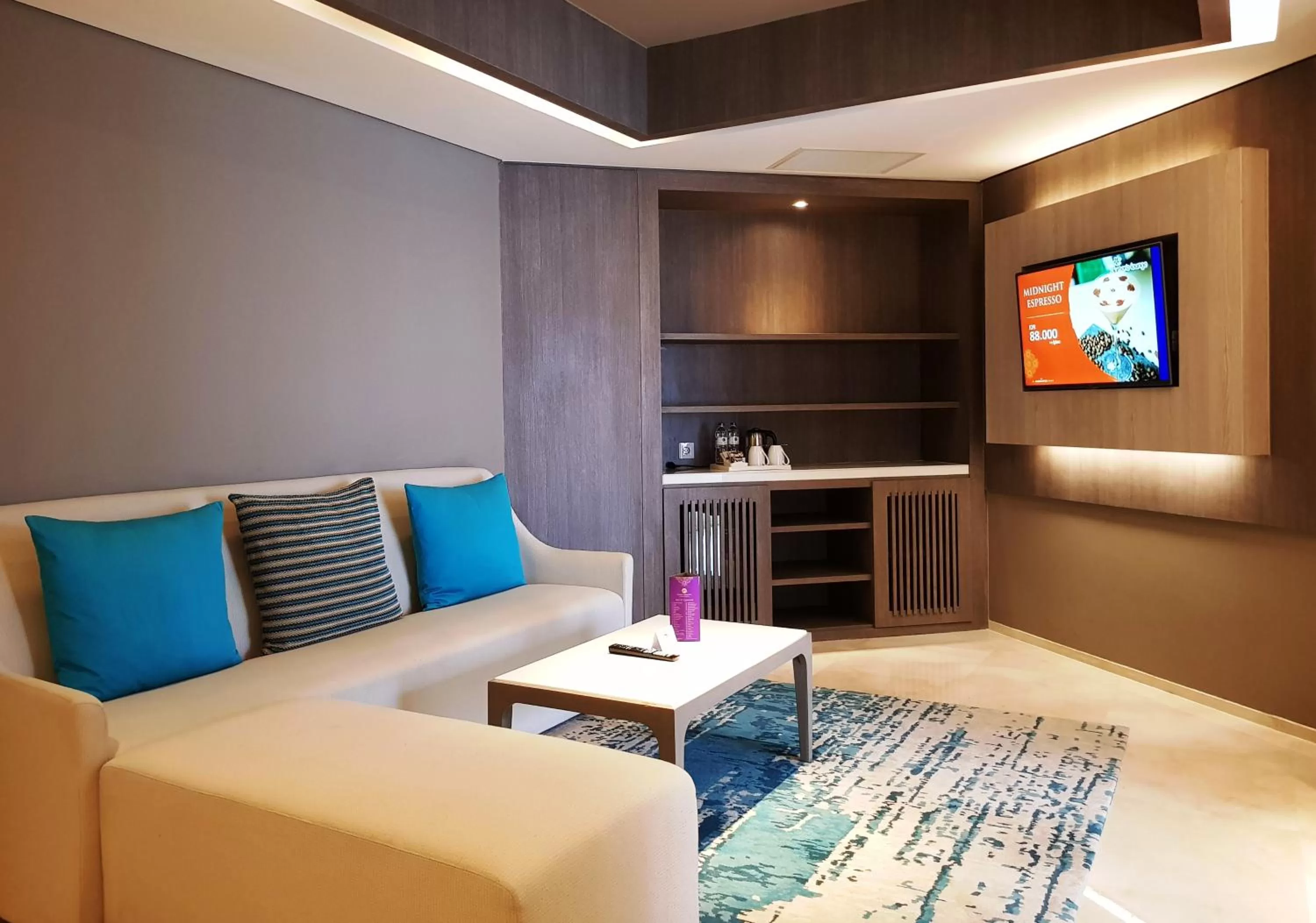 Living room, Bed in Grand Mercure Jakarta Kemayoran