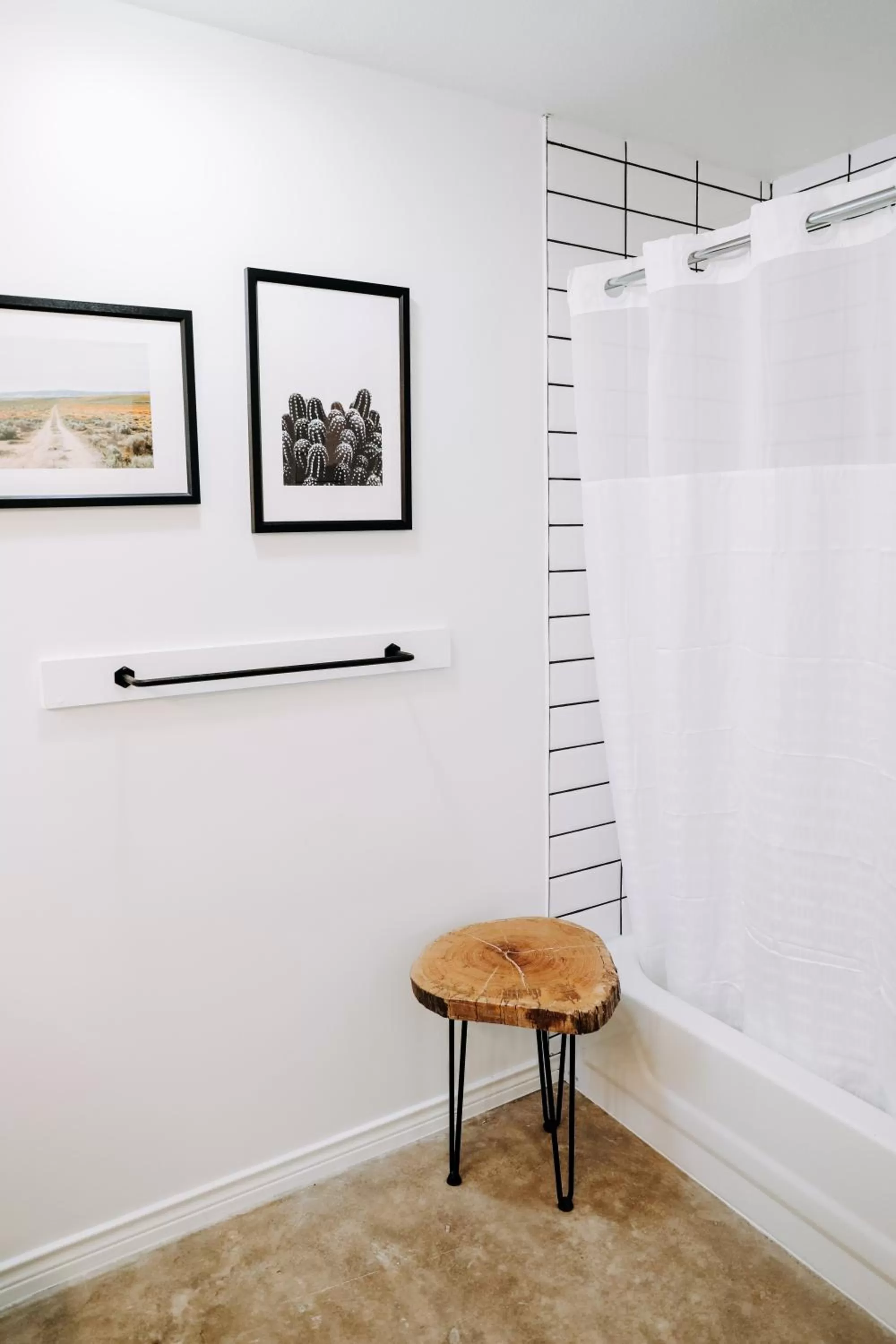 Shower in Wimberley Inn & bar