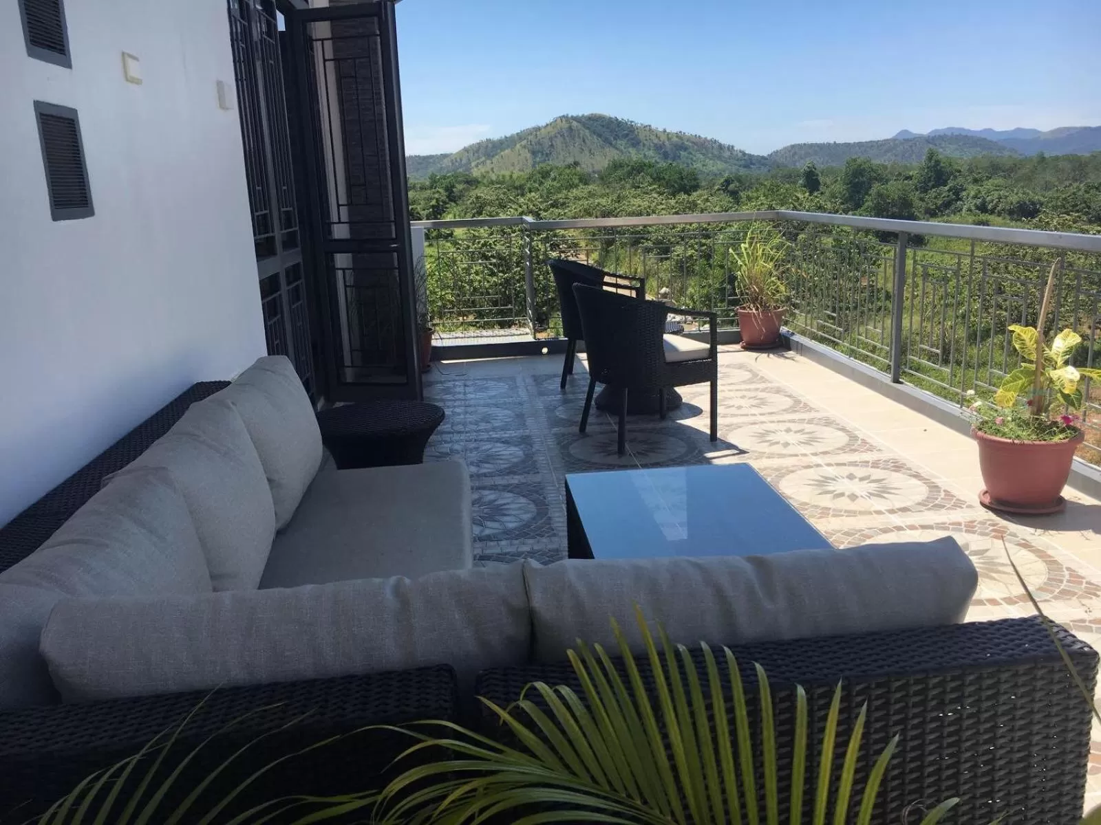 Restaurant/places to eat in Bella Villa Coron