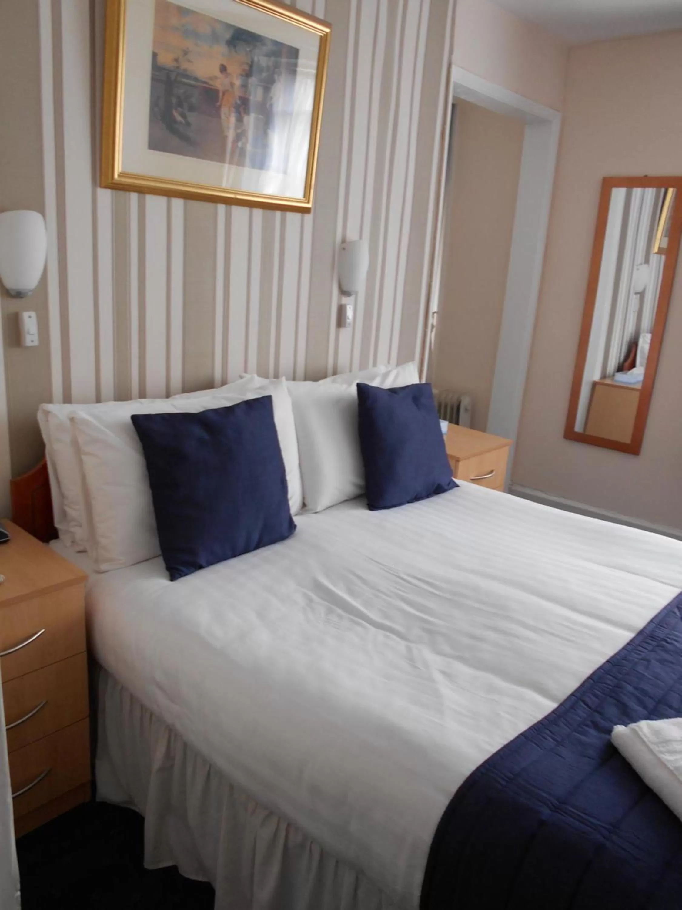 Bed in Parkwood Hotel