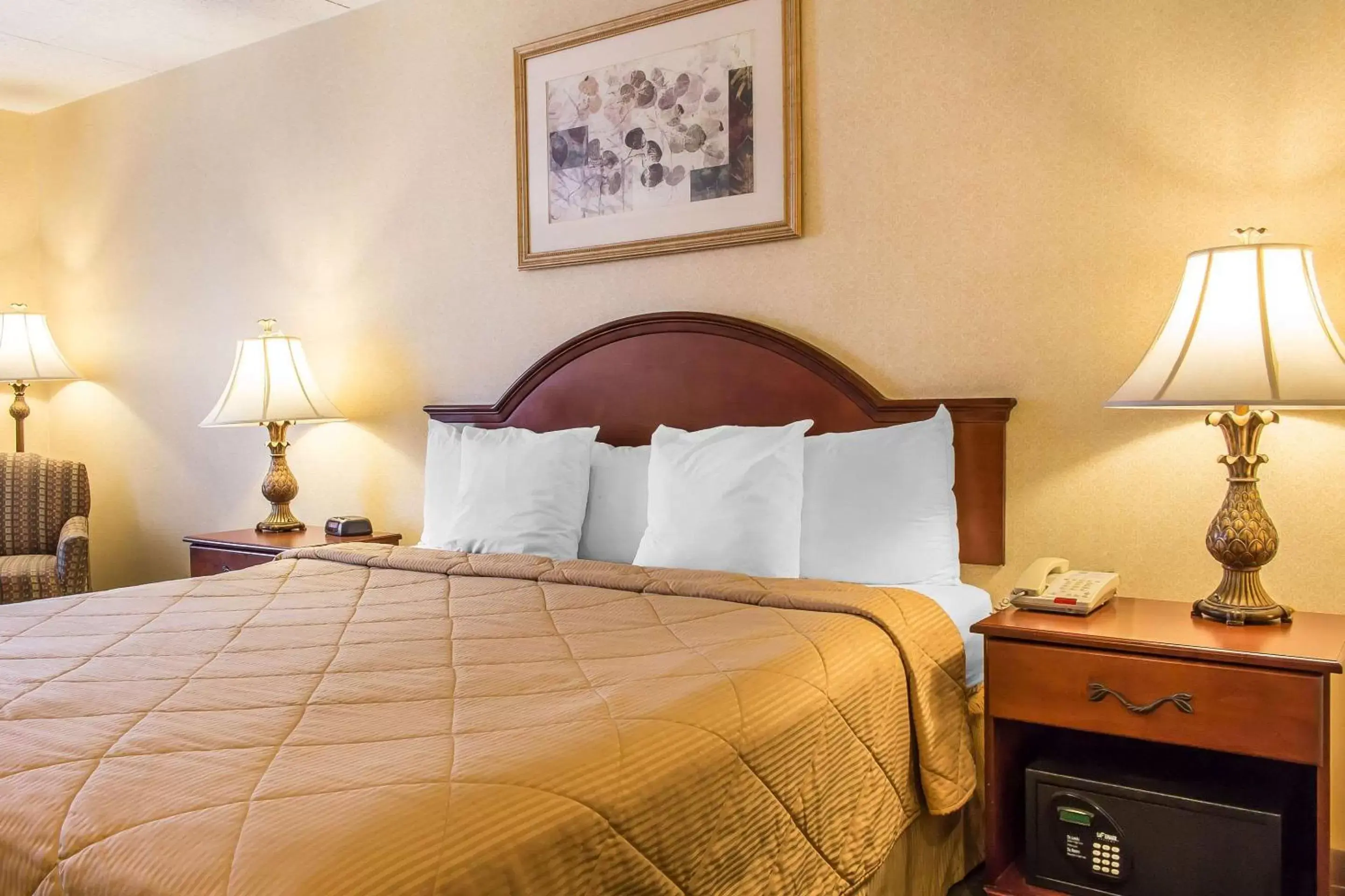 King Room - Non-Smoking in Quality Inn Hackettstown - Long Valley King Room - Non-Smoking in Quality Inn Hackettstown - Long Valley