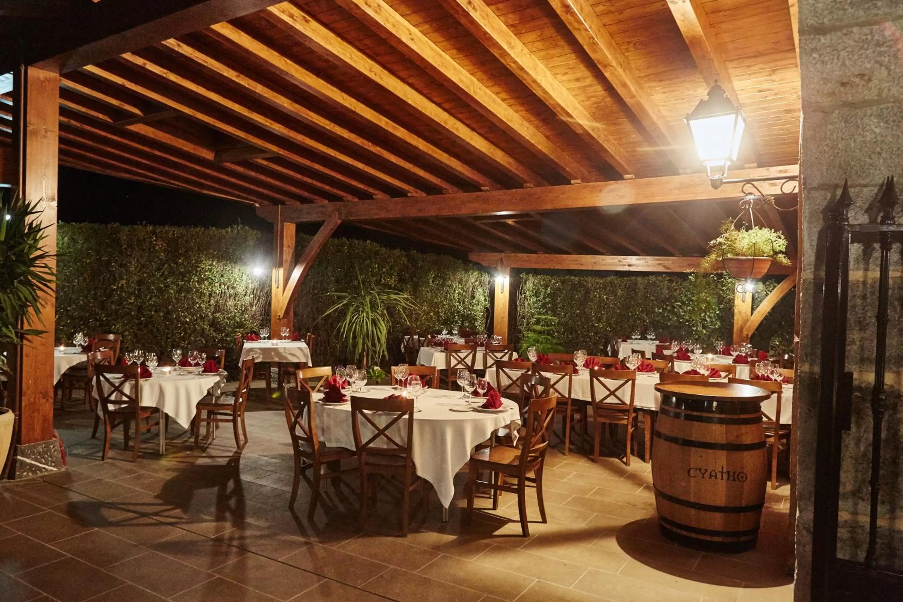 Restaurant/places to eat in Hotel Larrañaga