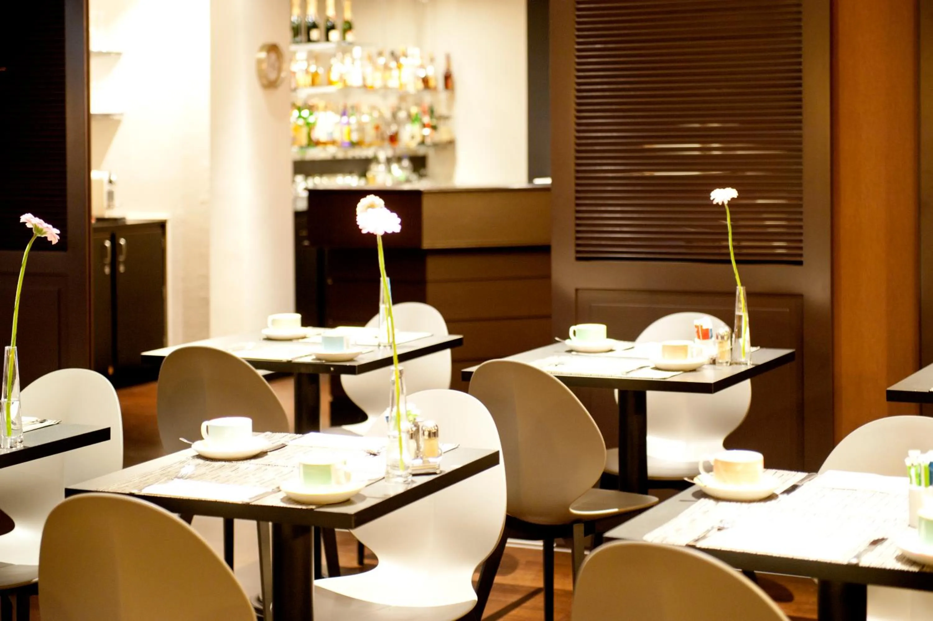 Restaurant/places to eat in New Hotel Charlemagne