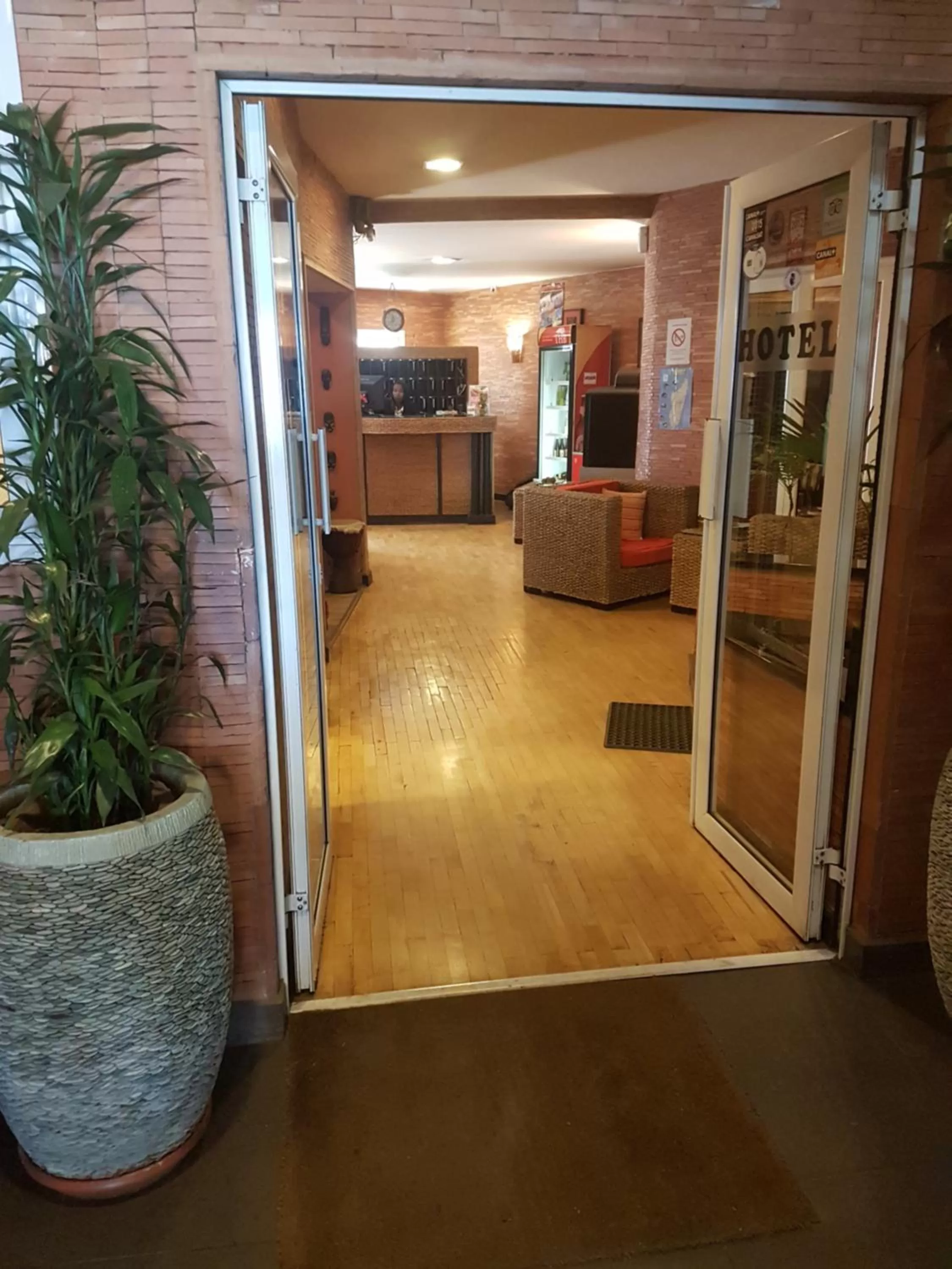 Facade/entrance in Sole Hotel