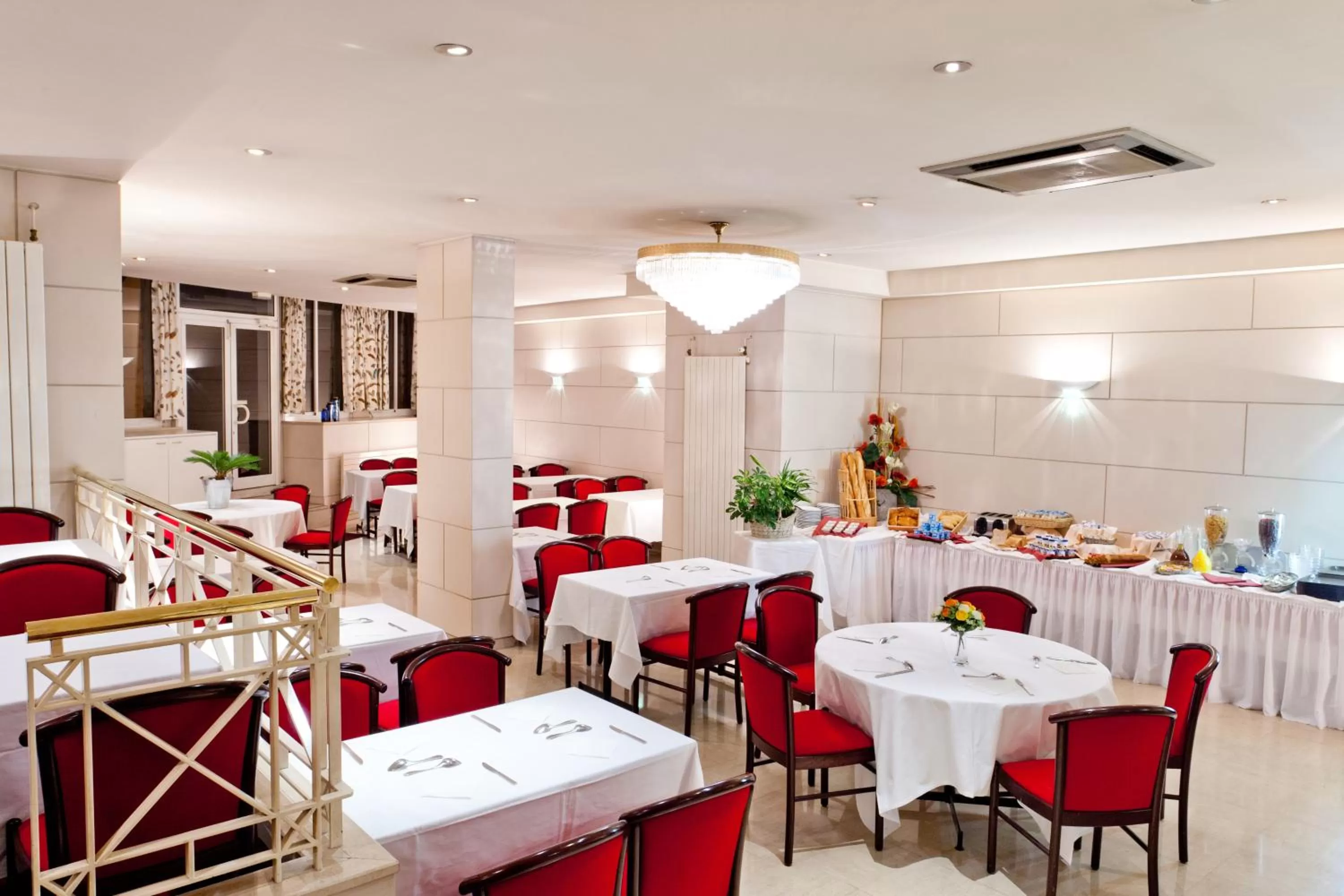 Restaurant/places to eat in Hôtel Continental