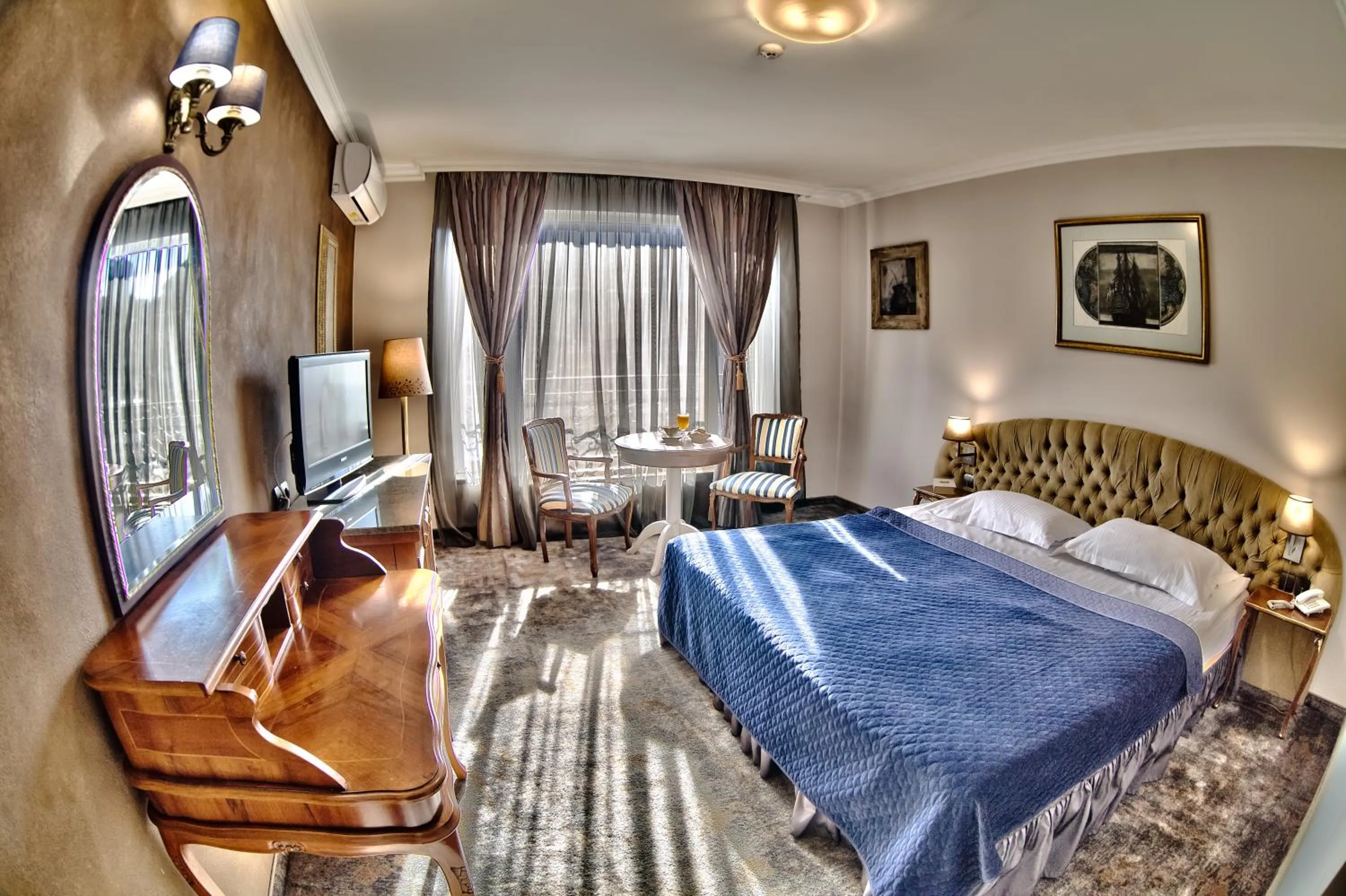 Photo of the whole room, Bed in Meg-Lozenetz Hotel
