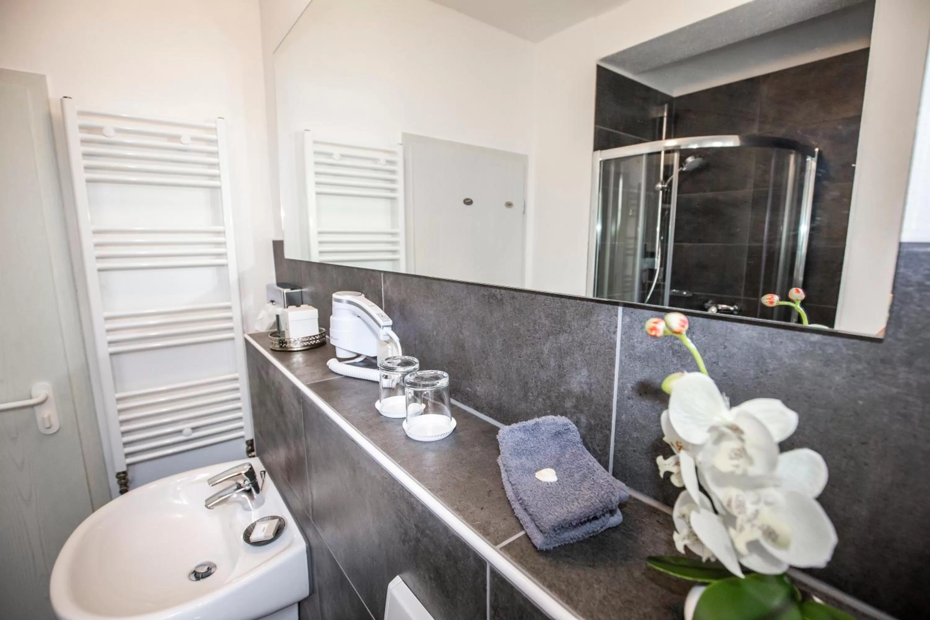 Bathroom in Hotel "Zur Mühle"