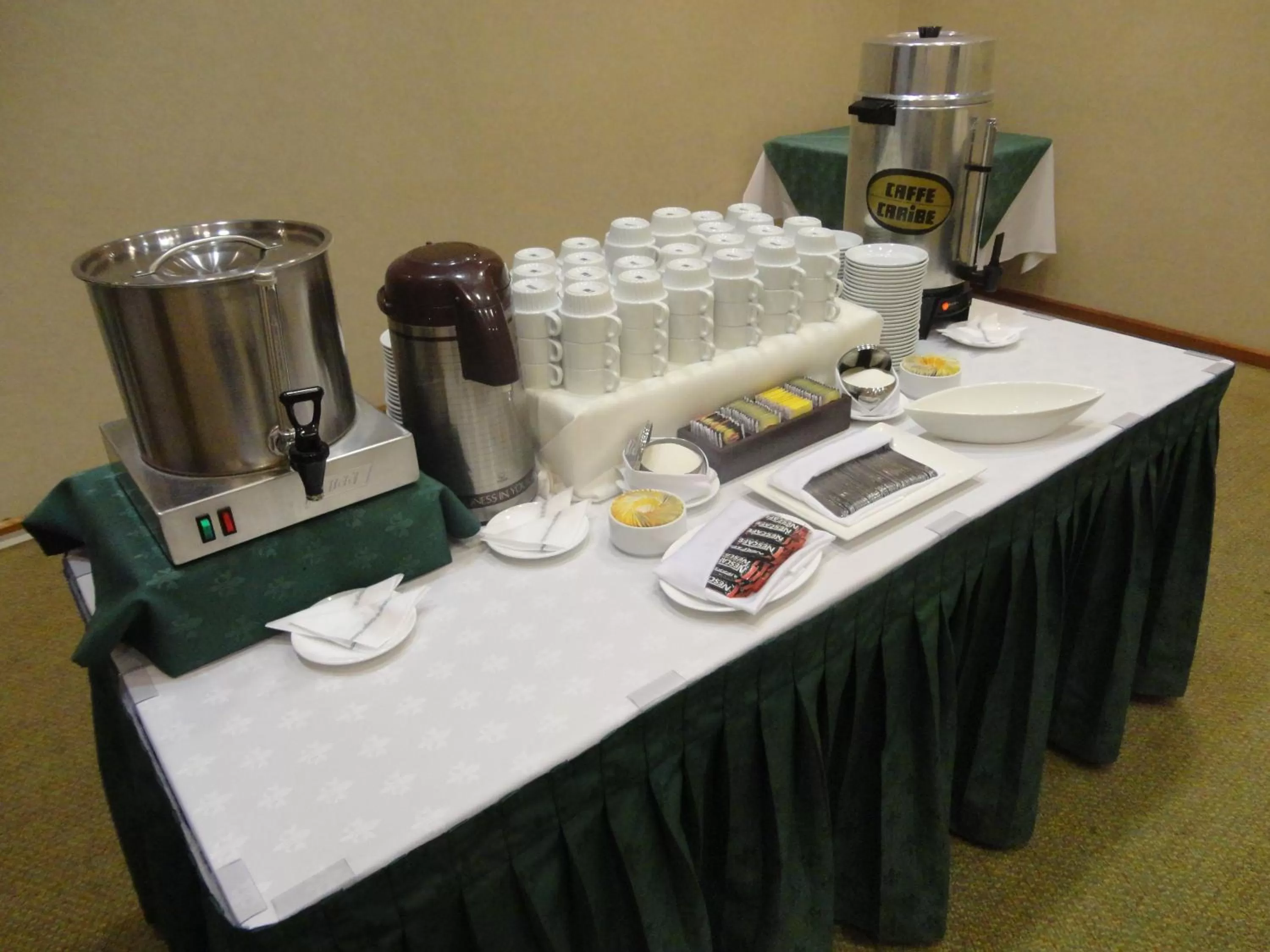 Coffee/tea facilities in Hotel Diego de Almagro Los Angeles