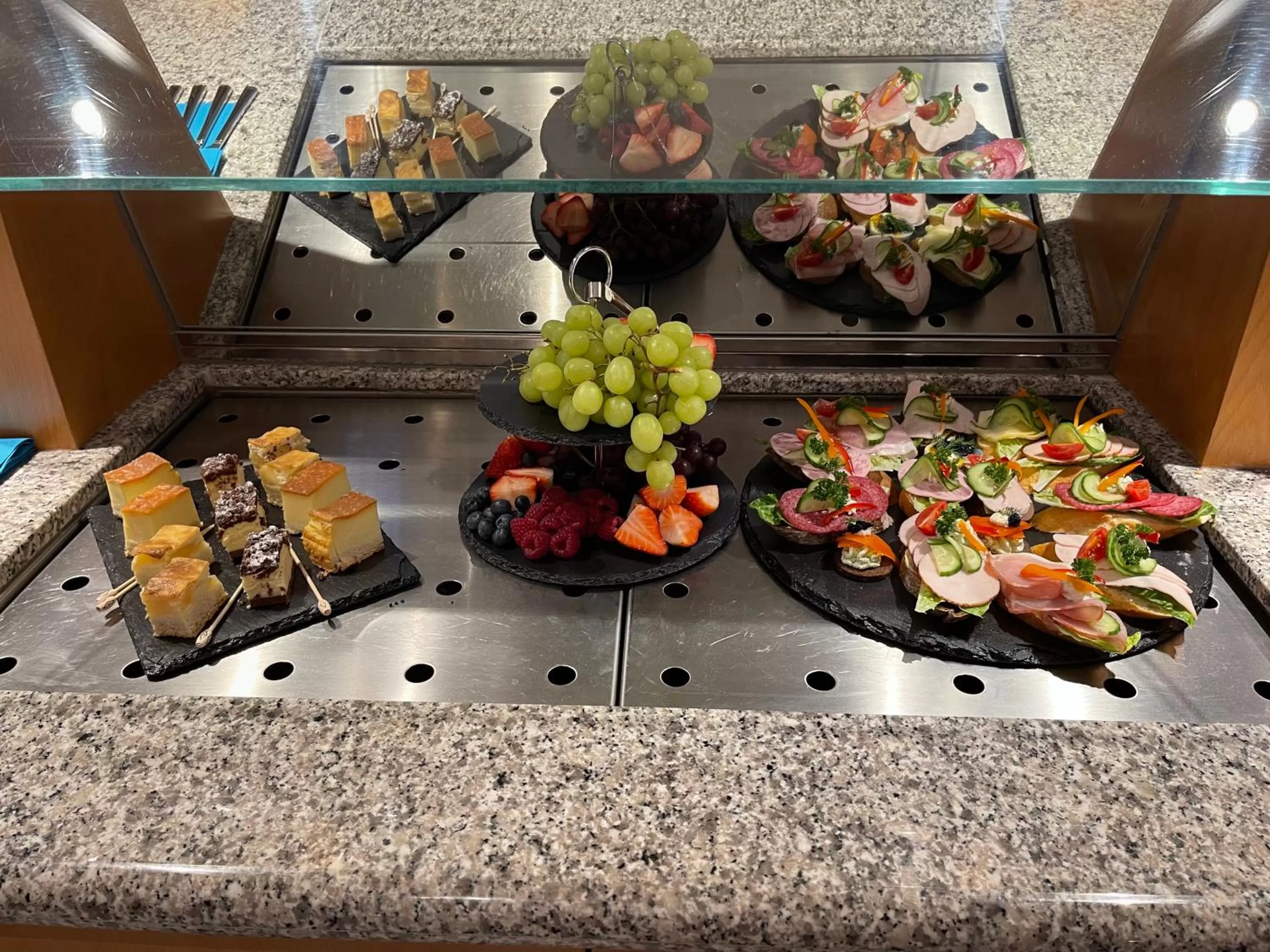 Restaurant/places to eat in Landhotel Der Distelhof mit Scheunencafé