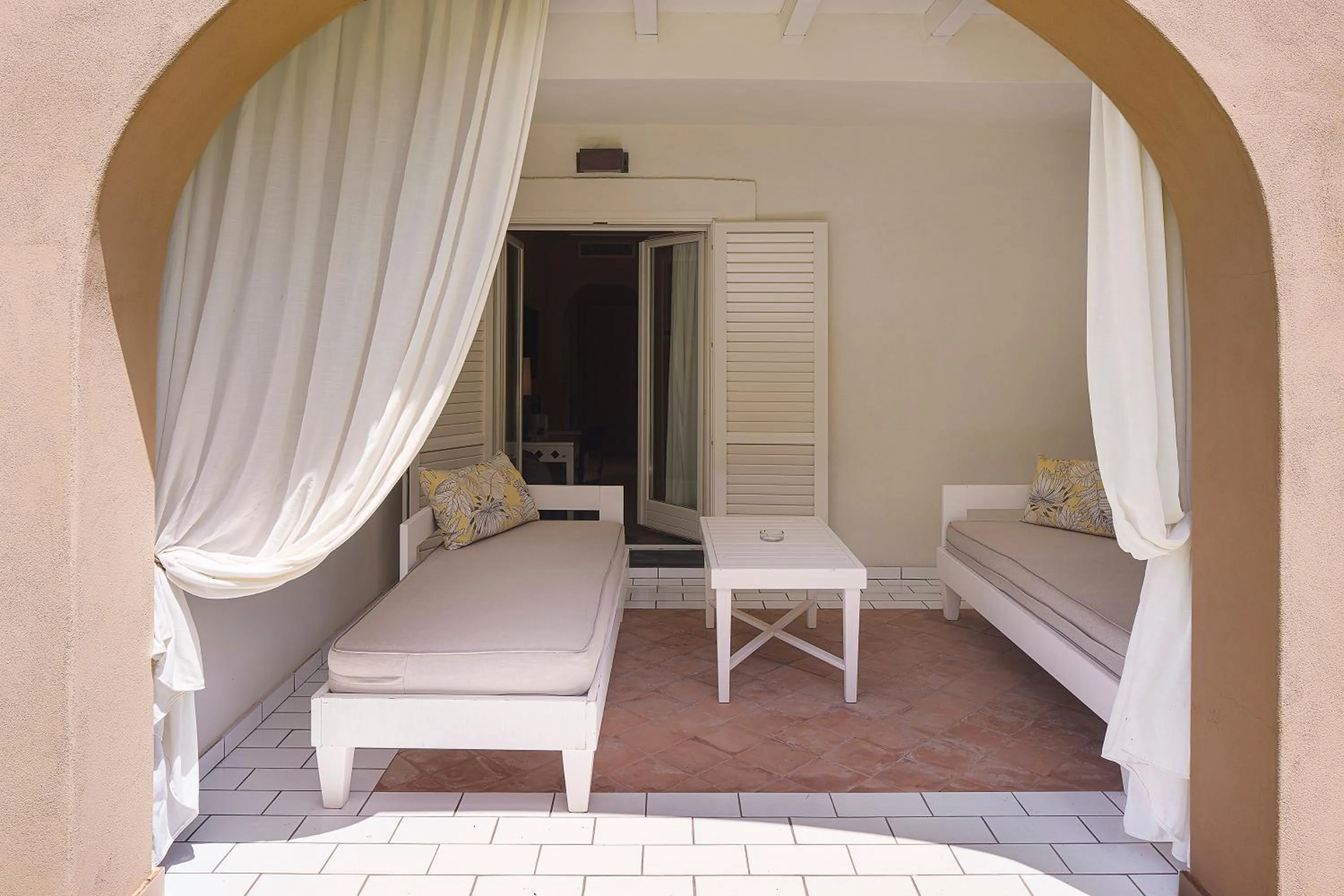 Balcony/Terrace, Bed in Therasia Resort Sea and SPA - The Leading Hotels of the World