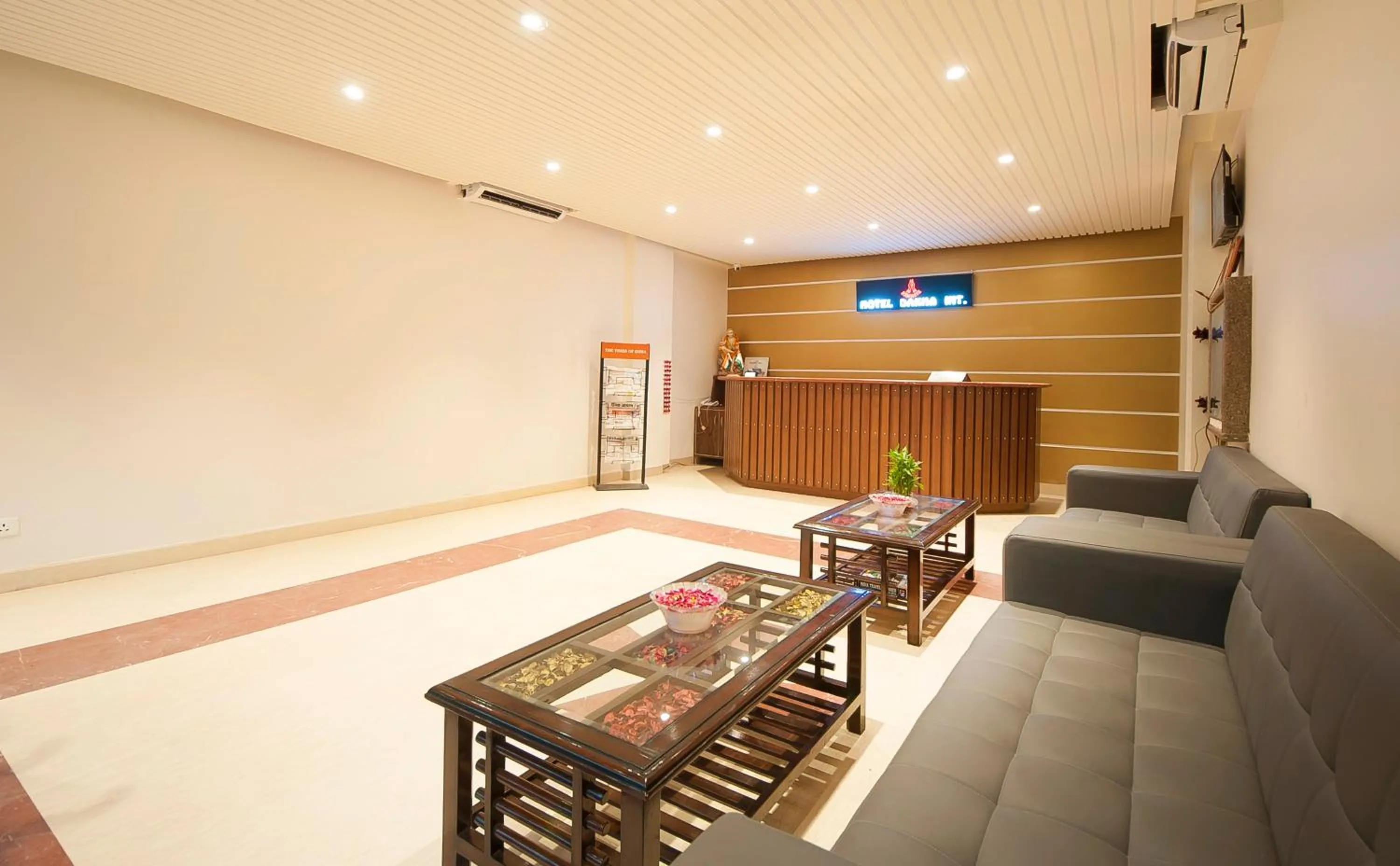 Lobby or reception in HOTEL DAKHA INTERNATIONAL - Karol Bagh, New Delhi