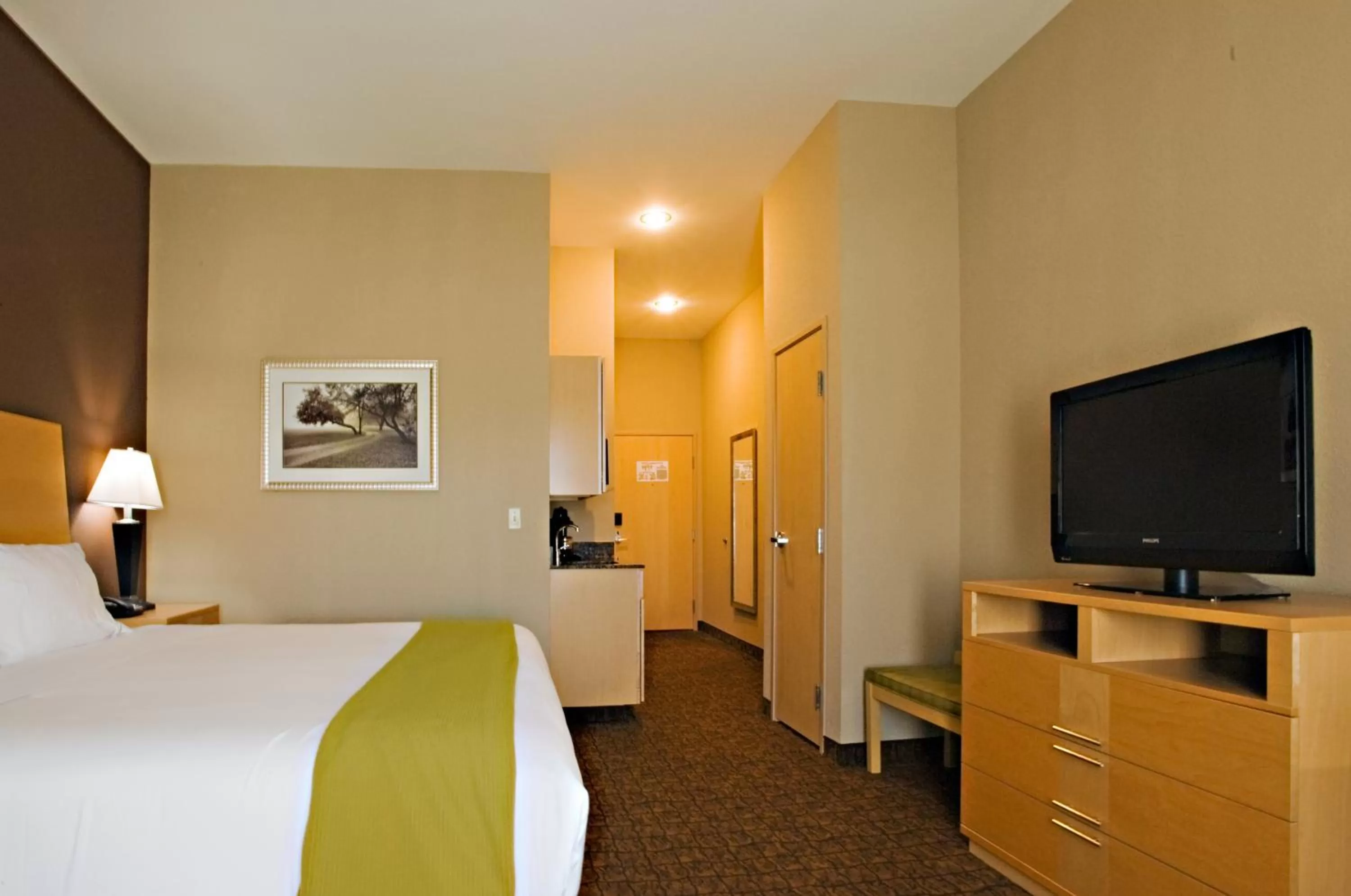 Bed in Holiday Inn Express Hotel and Suites Borger by IHG