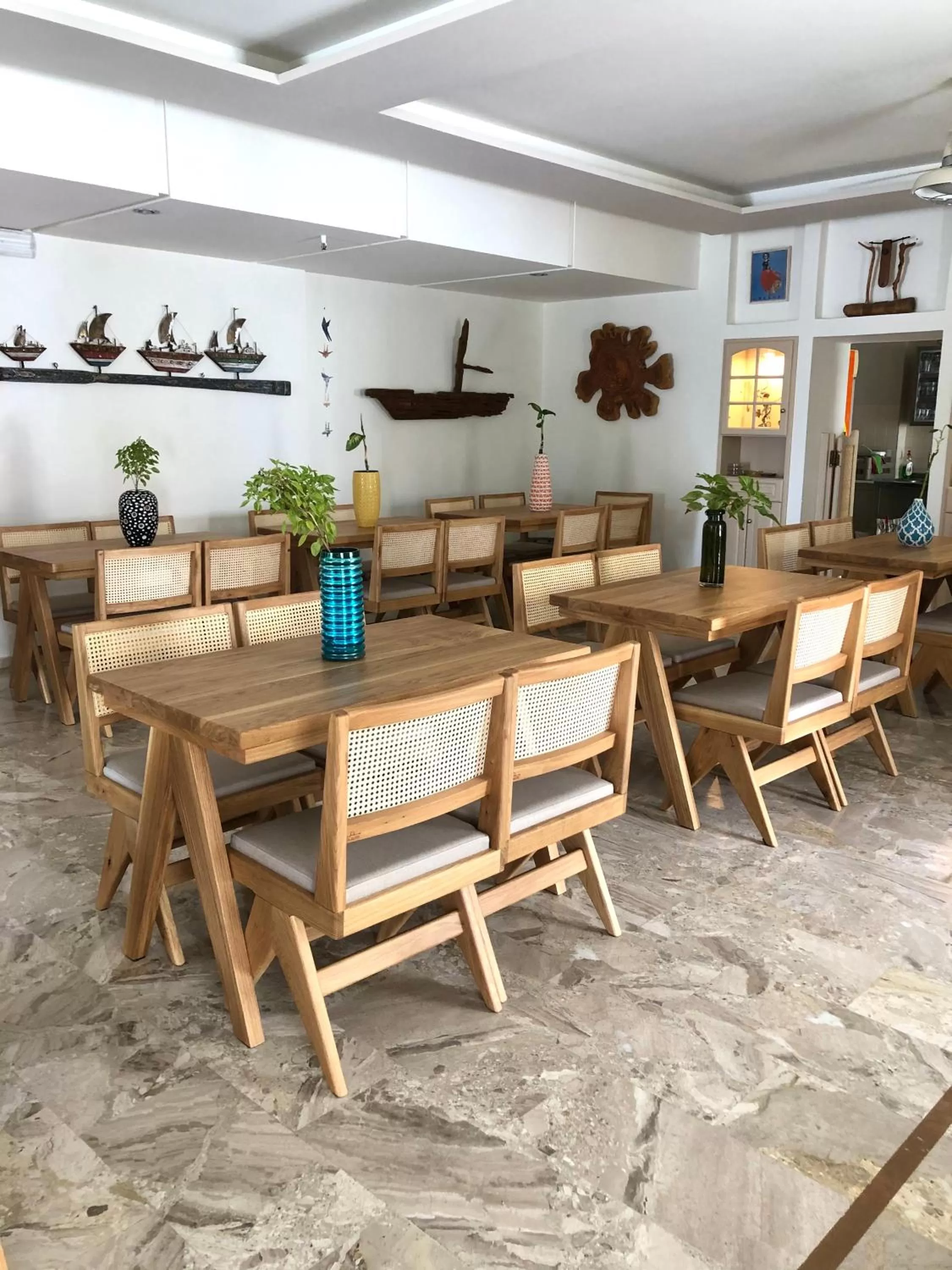 Restaurant/places to eat in Aris Boutique Hotel