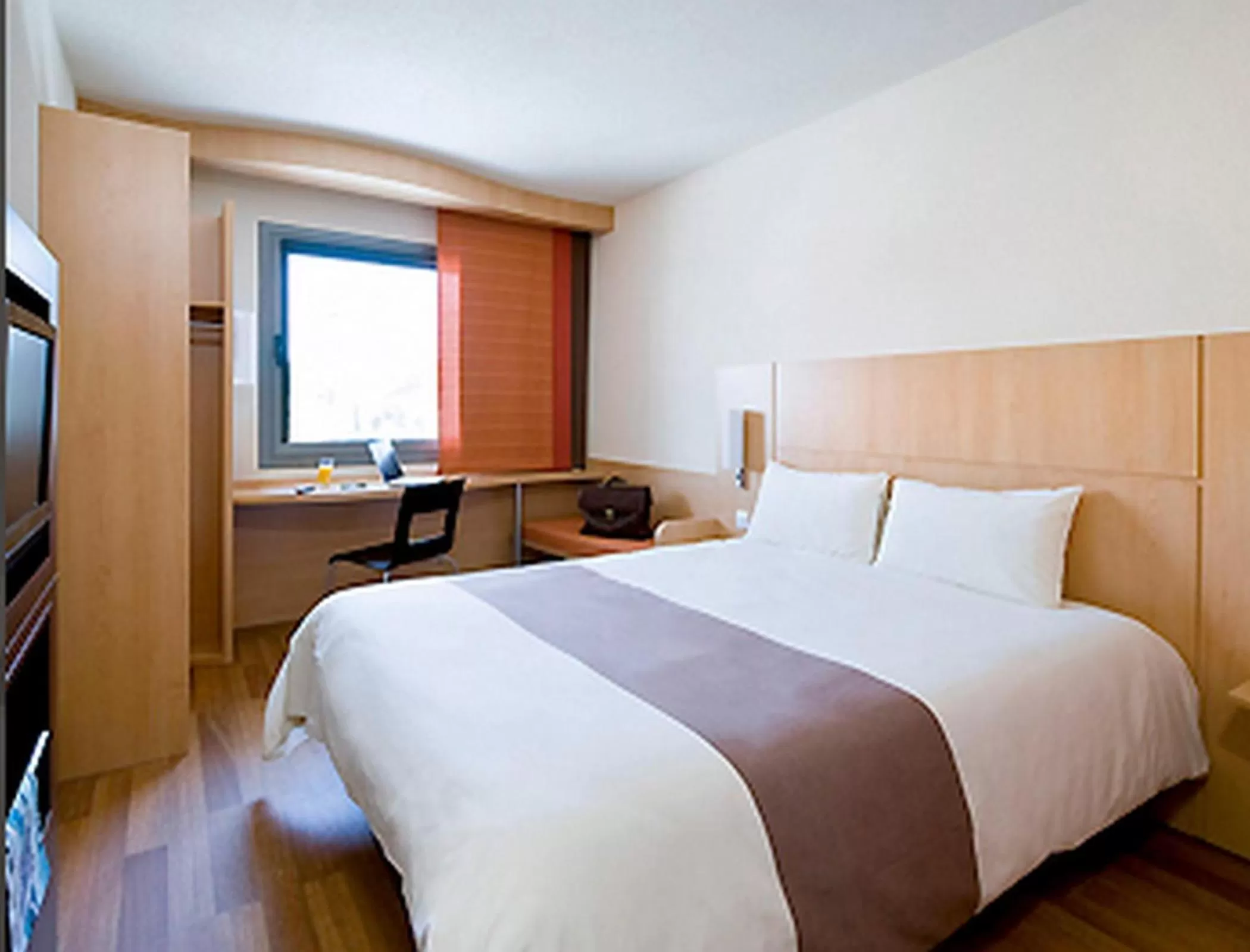 Bedroom, Bed in ibis Lyon Est Beynost