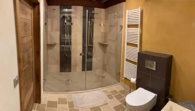 Bathroom in L'Attegia Lia